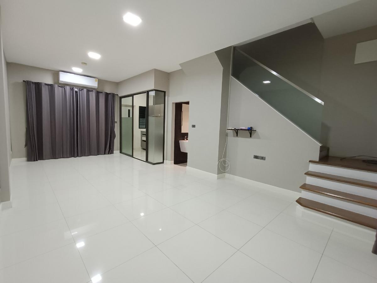 ขายทาวน์โฮมนวมินทร์ รามอินทรา : ขายทาวน์โฮม The Terrace รามอินทรา 65 (แบบบ้าน The Terrace)ใกล้รถไฟฟ้าสีชมพูสถานี รามอินทรา กม.6 ใกล้ทางด่วนเอกมัย-รามอินทรา