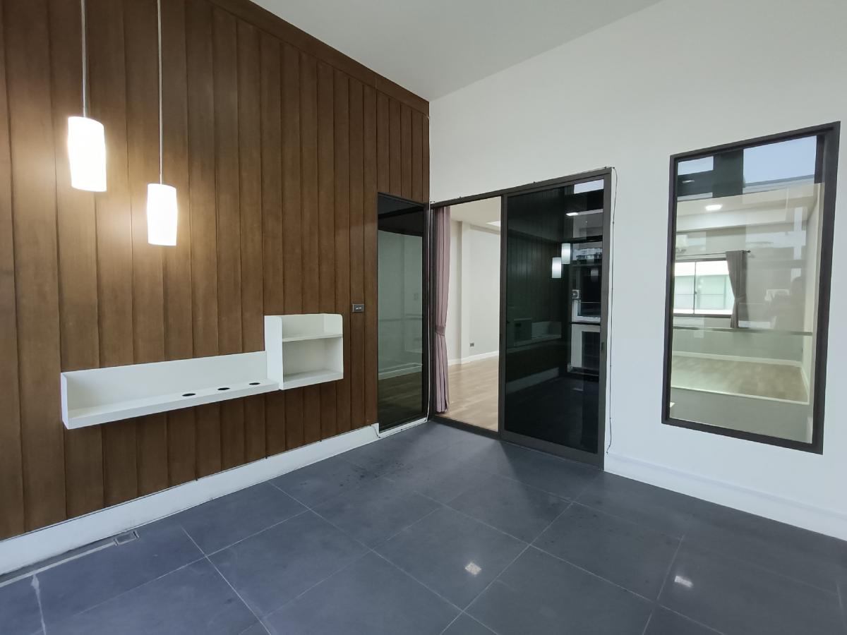 ขายทาวน์โฮมนวมินทร์ รามอินทรา : ขายทาวน์โฮม The Terrace รามอินทรา 65 (แบบบ้าน The Terrace)ใกล้รถไฟฟ้าสีชมพูสถานี รามอินทรา กม.6 ใกล้ทางด่วนเอกมัย-รามอินทรา