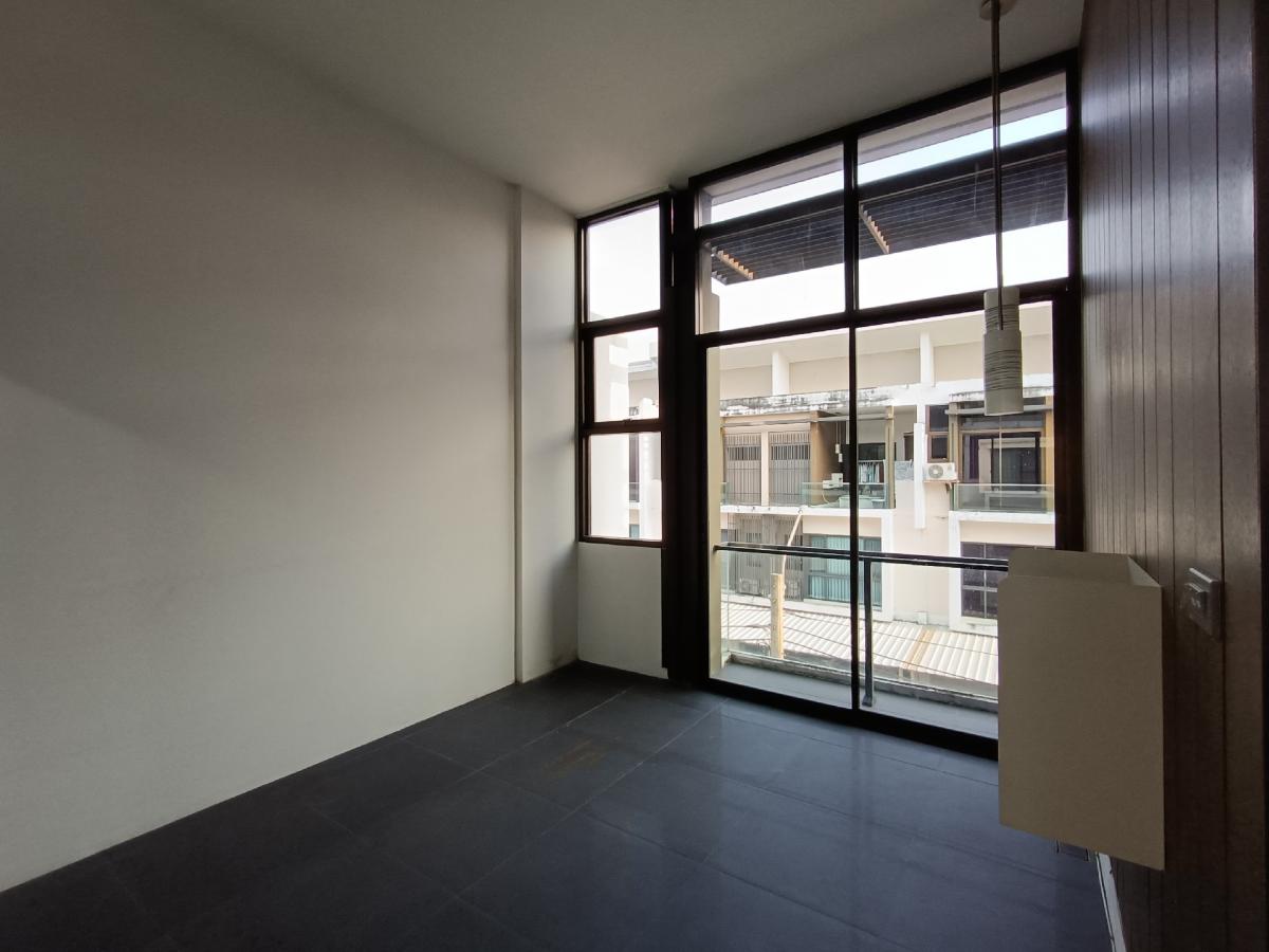 ขายทาวน์โฮมนวมินทร์ รามอินทรา : ขายทาวน์โฮม The Terrace รามอินทรา 65 (แบบบ้าน The Terrace)ใกล้รถไฟฟ้าสีชมพูสถานี รามอินทรา กม.6 ใกล้ทางด่วนเอกมัย-รามอินทรา