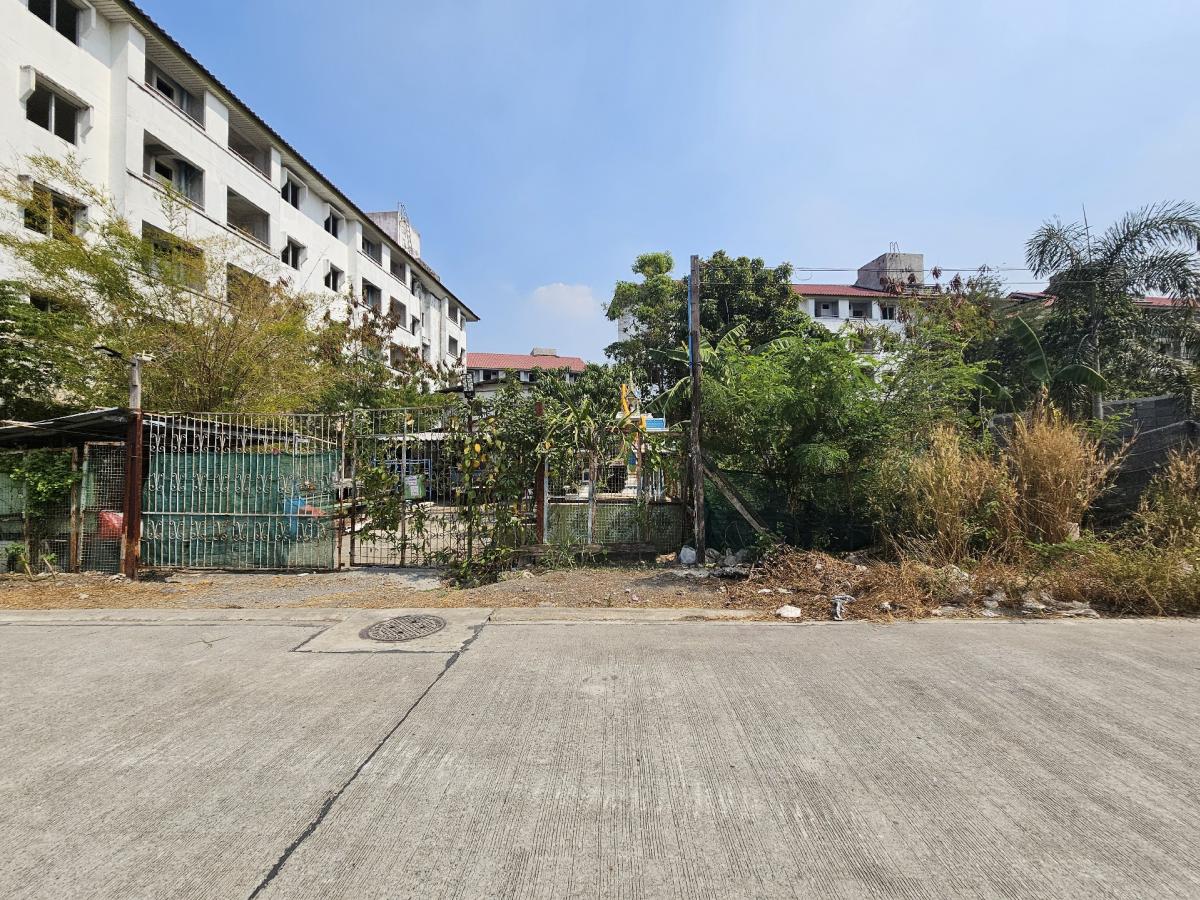 For SaleLandSamut Prakan,Samrong : Land for sale with 78 square meters of house, Thepharak Road, Coordinates: Thepharak Road, Bang Phli District, Samut Prakan Province