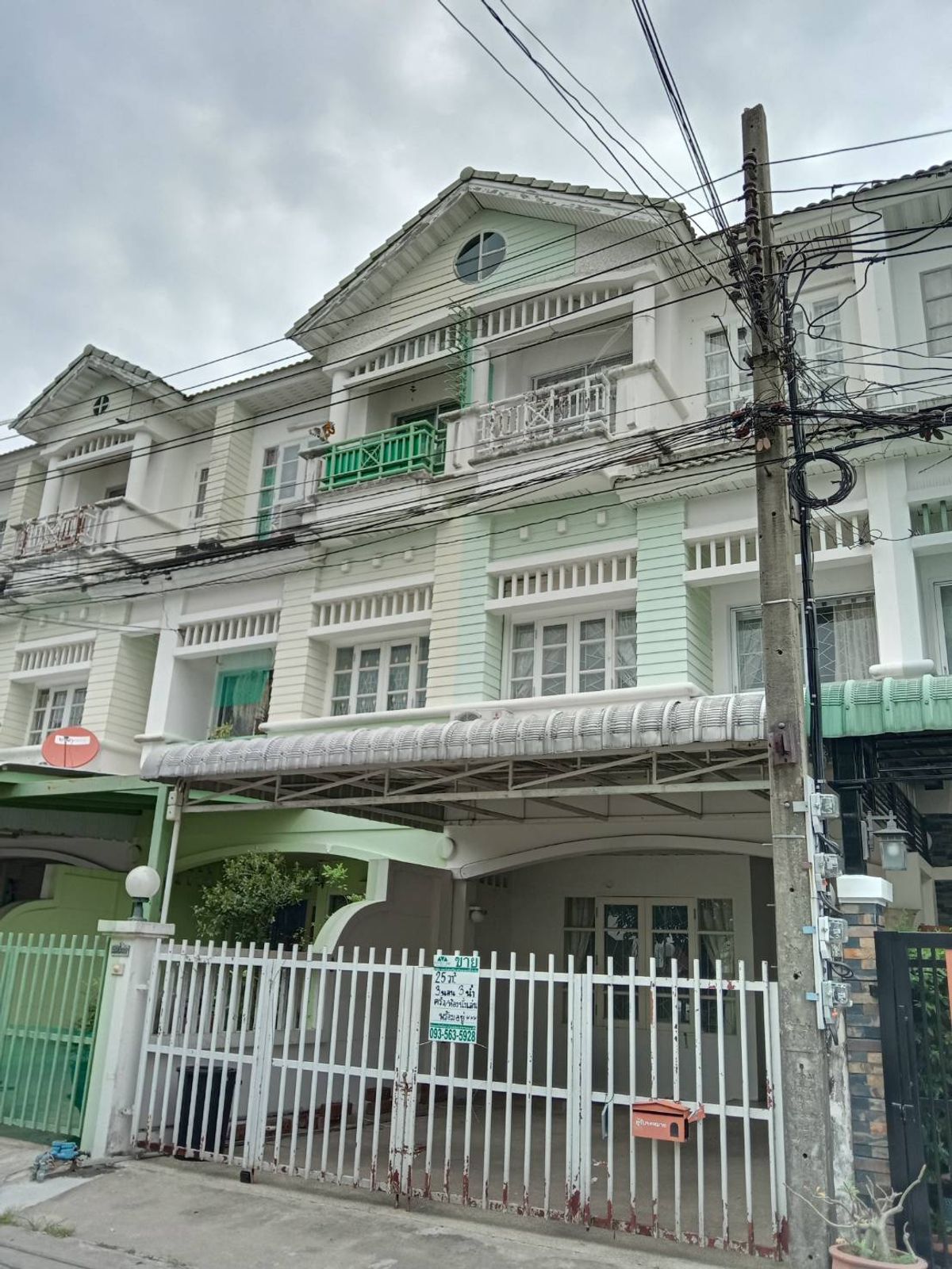 For SaleTownhomeChaengwatana, Muangthong : 3 -story townhome Along the water supply canal - Prachachuen