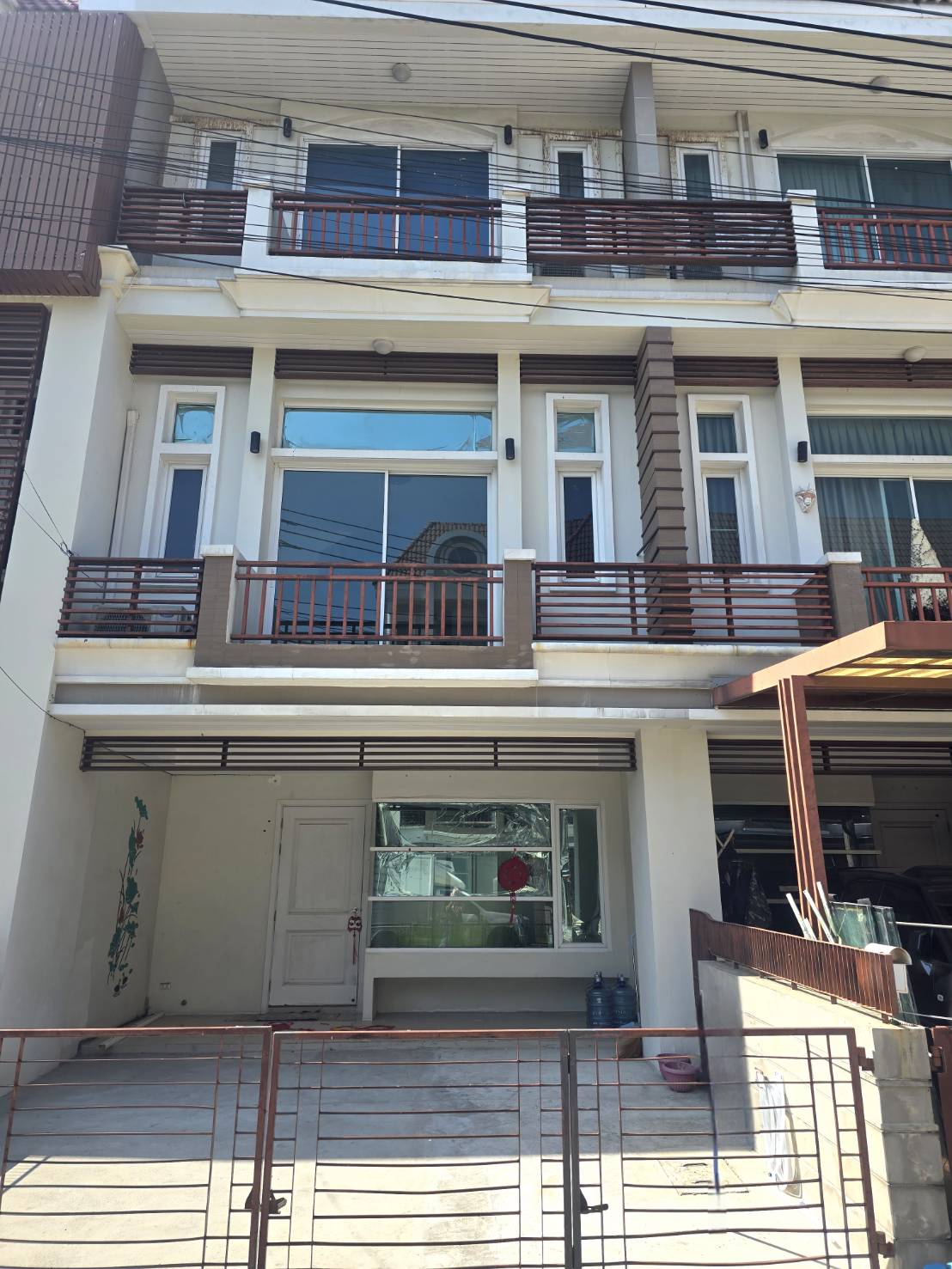 For RentTownhomeKaset Nawamin,Ladplakao : Rent a 3rd floor townhome, 26 sq.w., the project on the main road, Nawamin, near Soi Pho Kaew, Ladprao 101
