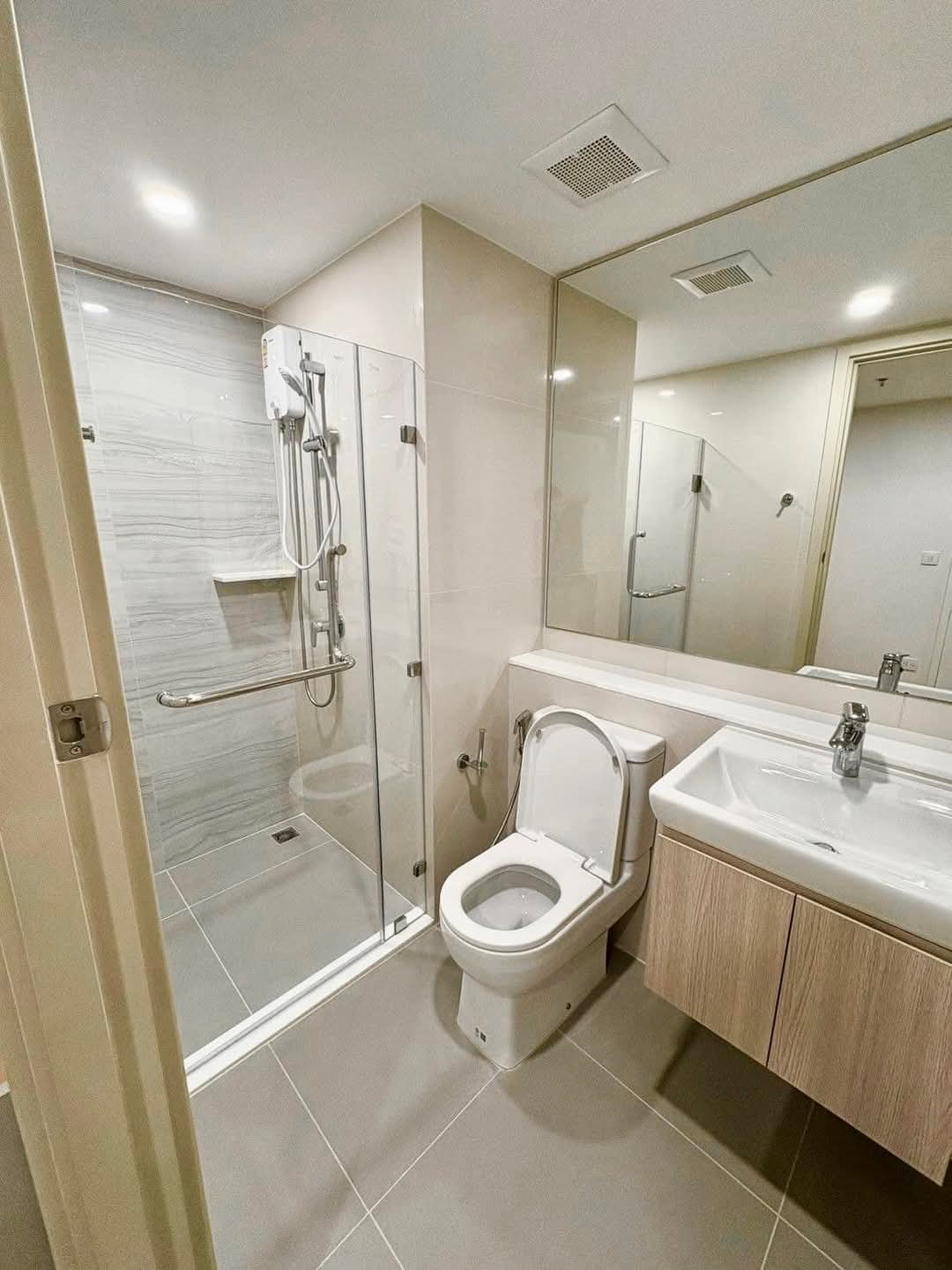 For RentCondoKhlongtoei, Kluaynamthai : For rent 📍 Life Rama 4 - Asoke 📍 Near MRT, Queen Sirikit Center, Furniture and Electrical appliances