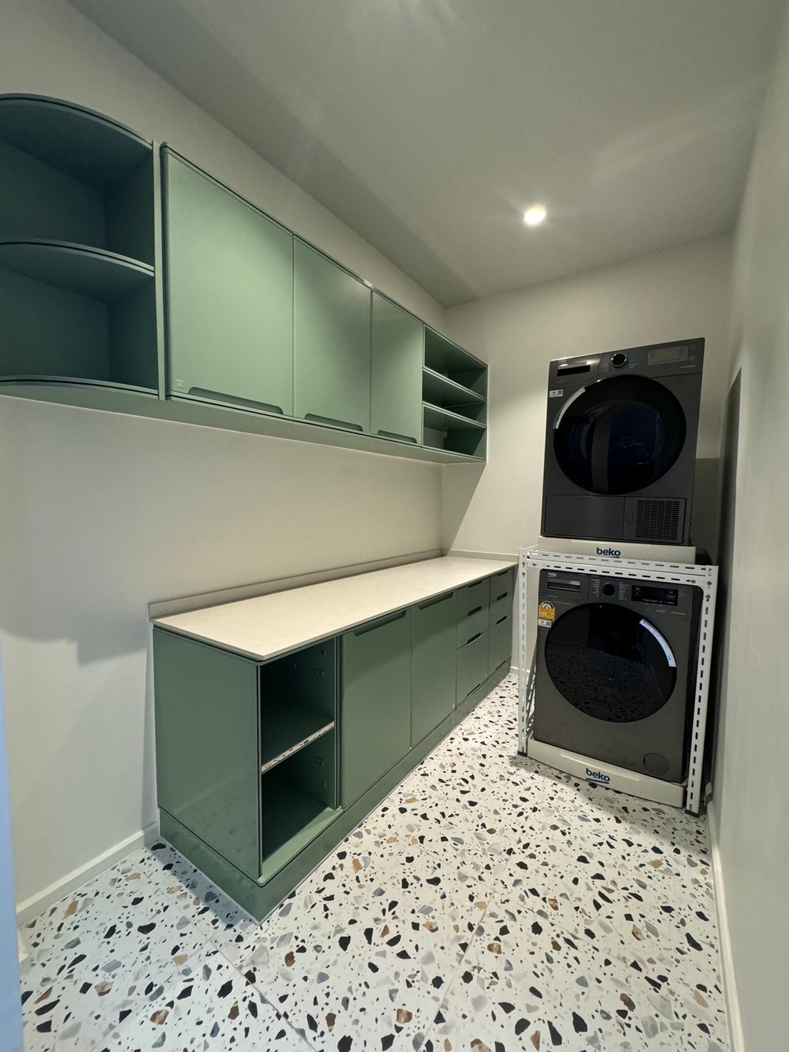 For SaleHouseSukhumvit, Asoke, Thonglor : SALE 5 Story Modern Minimal House with Elevator at Ekmai ** NO CO-AGENT ** 