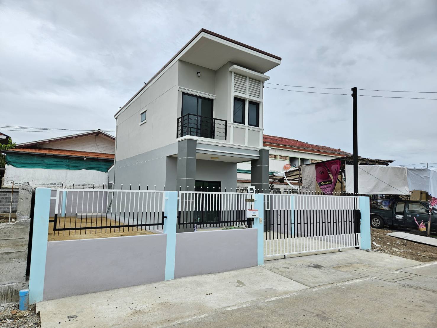 For SaleTownhomePathum Thani,Rangsit, Thammasat : Do not miss. Sell 2 -story townhouse with the side space. Very good location, near the Lam Luk Ka BTS Pathum Thani.