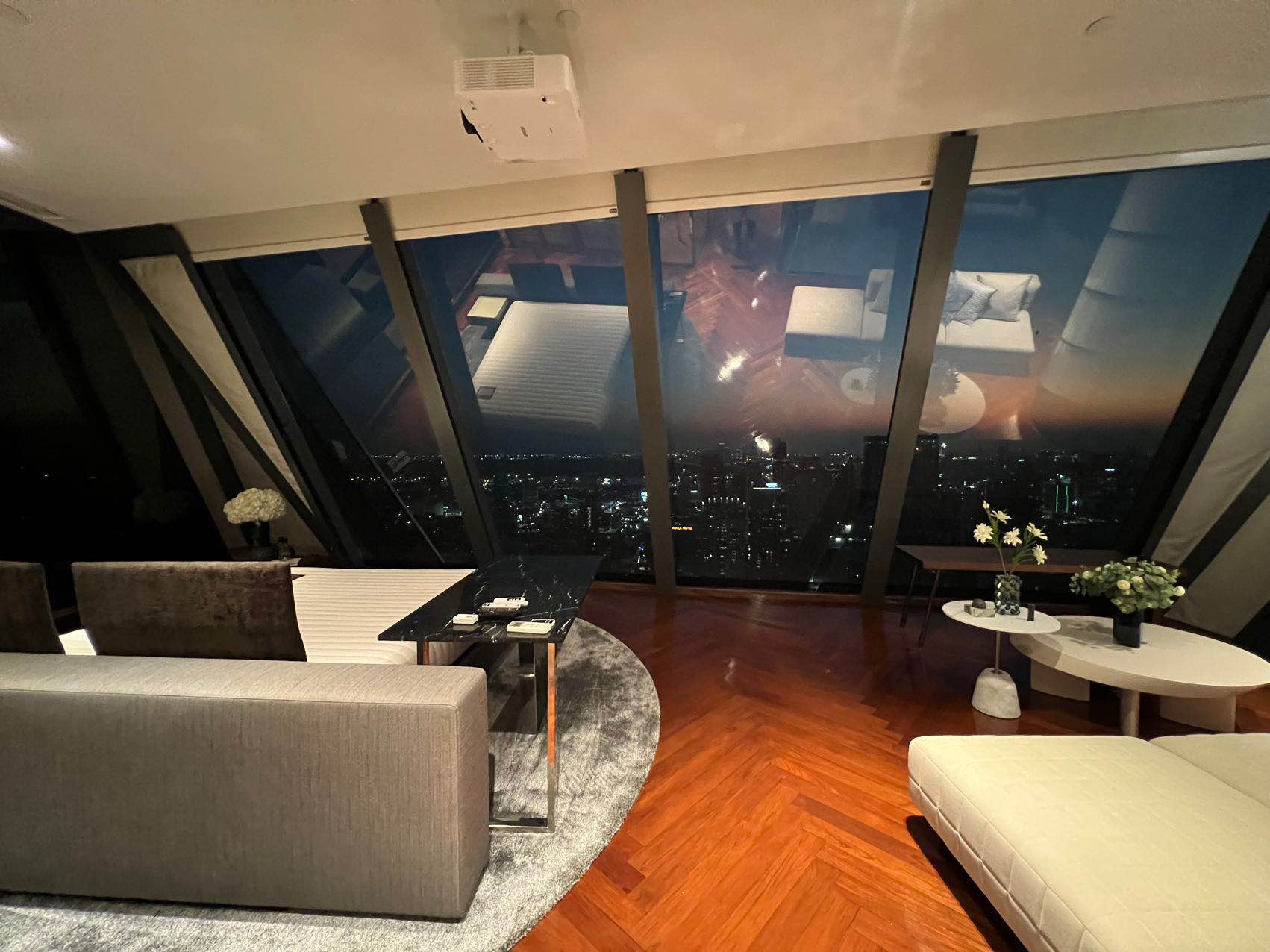 For RentCondoSukhumvit, Asoke, Thonglor : FOR ((RENT)) PRICE 700,000. - CONDO MARQUE SUKHUMVIT 39- 3 BEDS 4 BATHS, 45th, 297 SQ.M. ( Penthouse )
