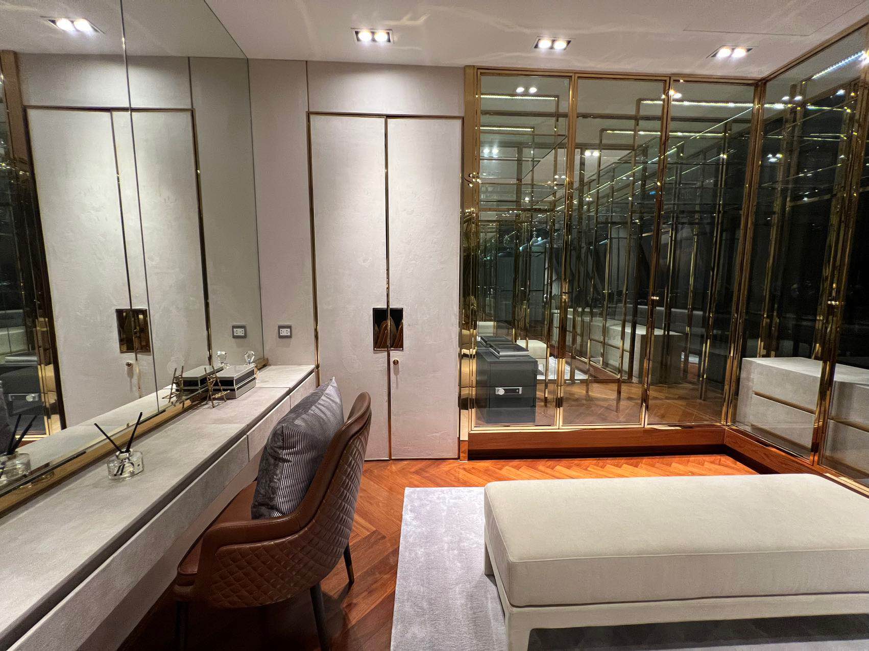 For RentCondoSukhumvit, Asoke, Thonglor : FOR ((RENT)) PRICE 700,000. - CONDO MARQUE SUKHUMVIT 39- 3 BEDS 4 BATHS, 45th, 297 SQ.M. ( Penthouse )