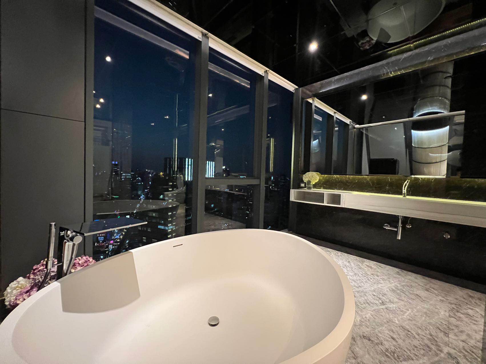 For RentCondoSukhumvit, Asoke, Thonglor : FOR ((RENT)) PRICE 700,000. - CONDO MARQUE SUKHUMVIT 39- 3 BEDS 4 BATHS, 45th, 297 SQ.M. ( Penthouse )