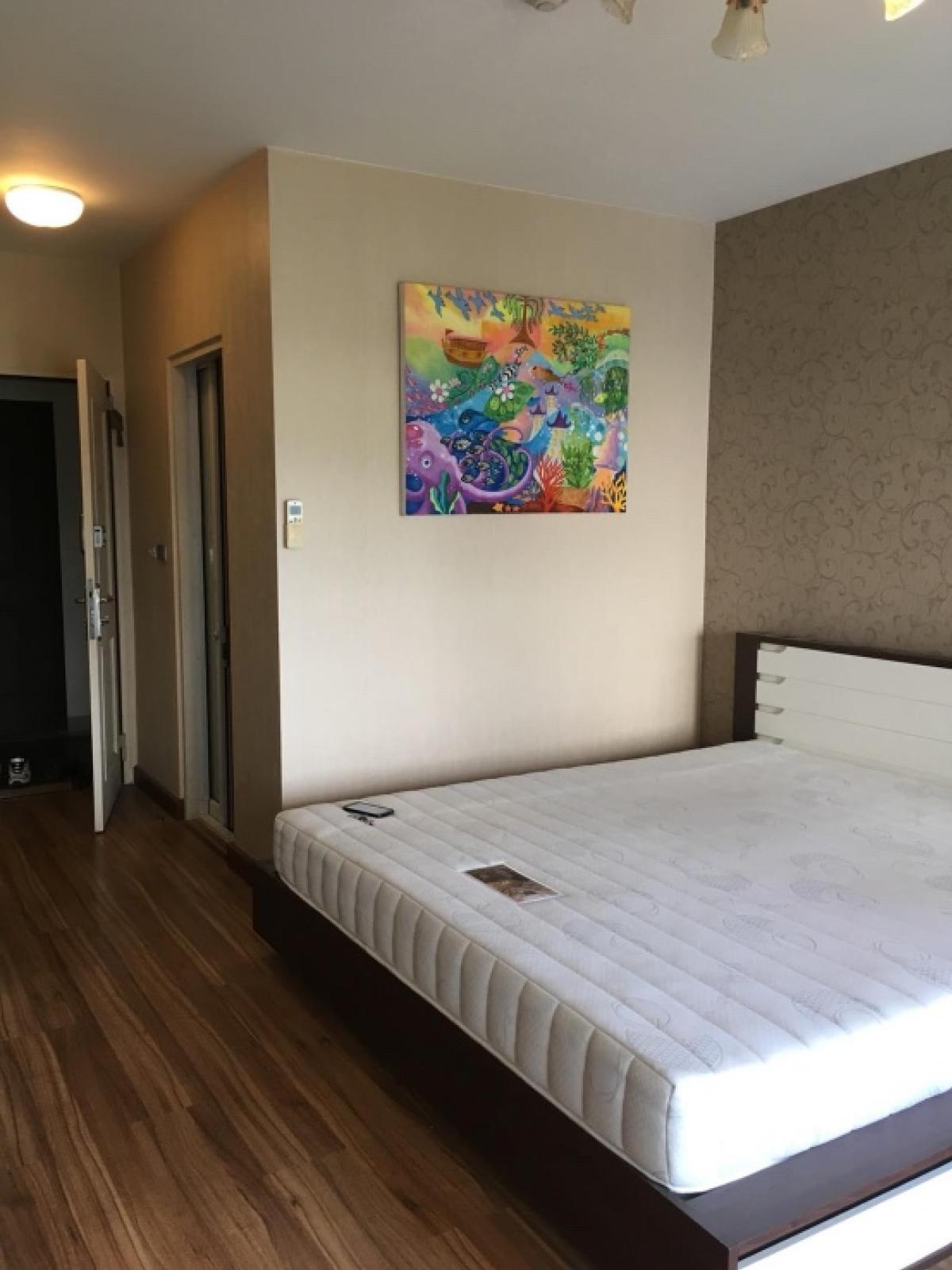 For RentCondoRama9, Petchburi, RCA : Beautiful view, IHOUSE Rama 9-Ekkamai Air, the balcony is made of rainproof (many rooms).