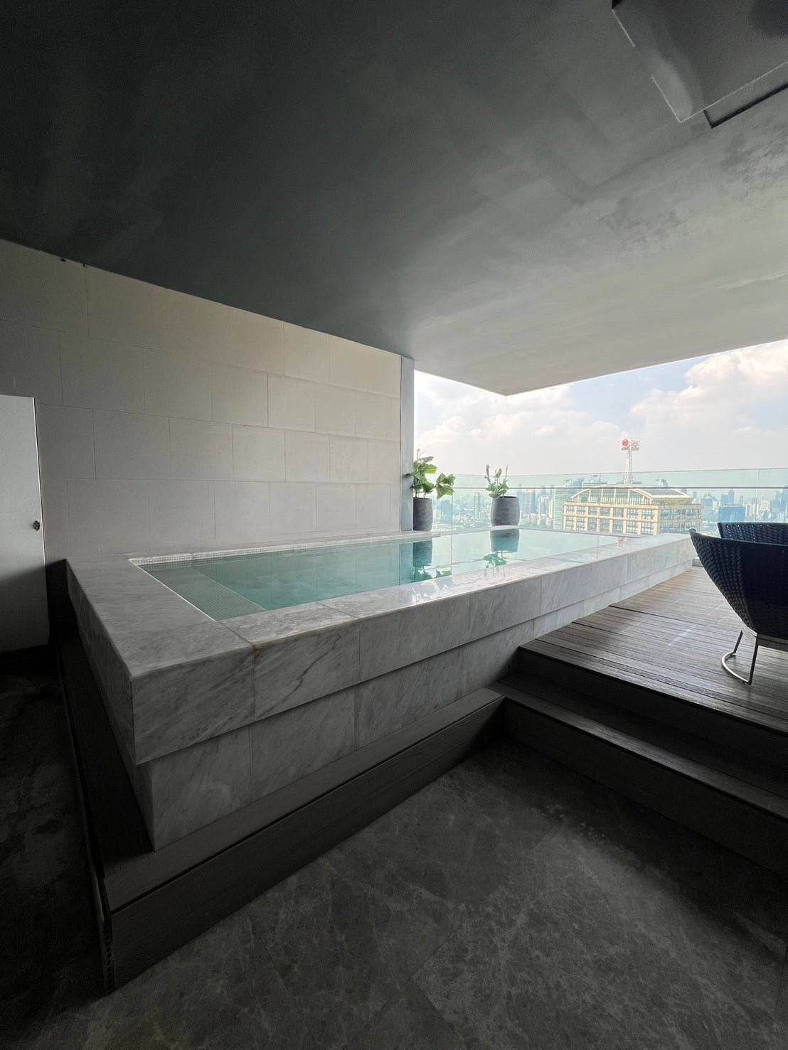 For RentCondoSukhumvit, Asoke, Thonglor : FOR ((RENT)) PRICE 700,000. - CONDO MARQUE SUKHUMVIT 39- 3 BEDS 4 BATHS, 45th, 297 SQ.M. ( Penthouse )