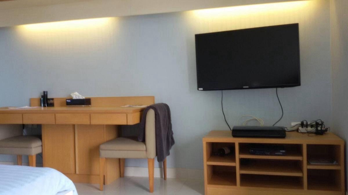 For RentCondoRama9, Petchburi, RCA : 3 kilometers from MRT Rama 9, MRT Phetchaburi, Airport Link Ramkhamhaeng, unblocked view to the east. The noisy side is not the side next to the expressway. New air conditioner, balcony made more special than normal rooms. *Electricity bill paid directly 