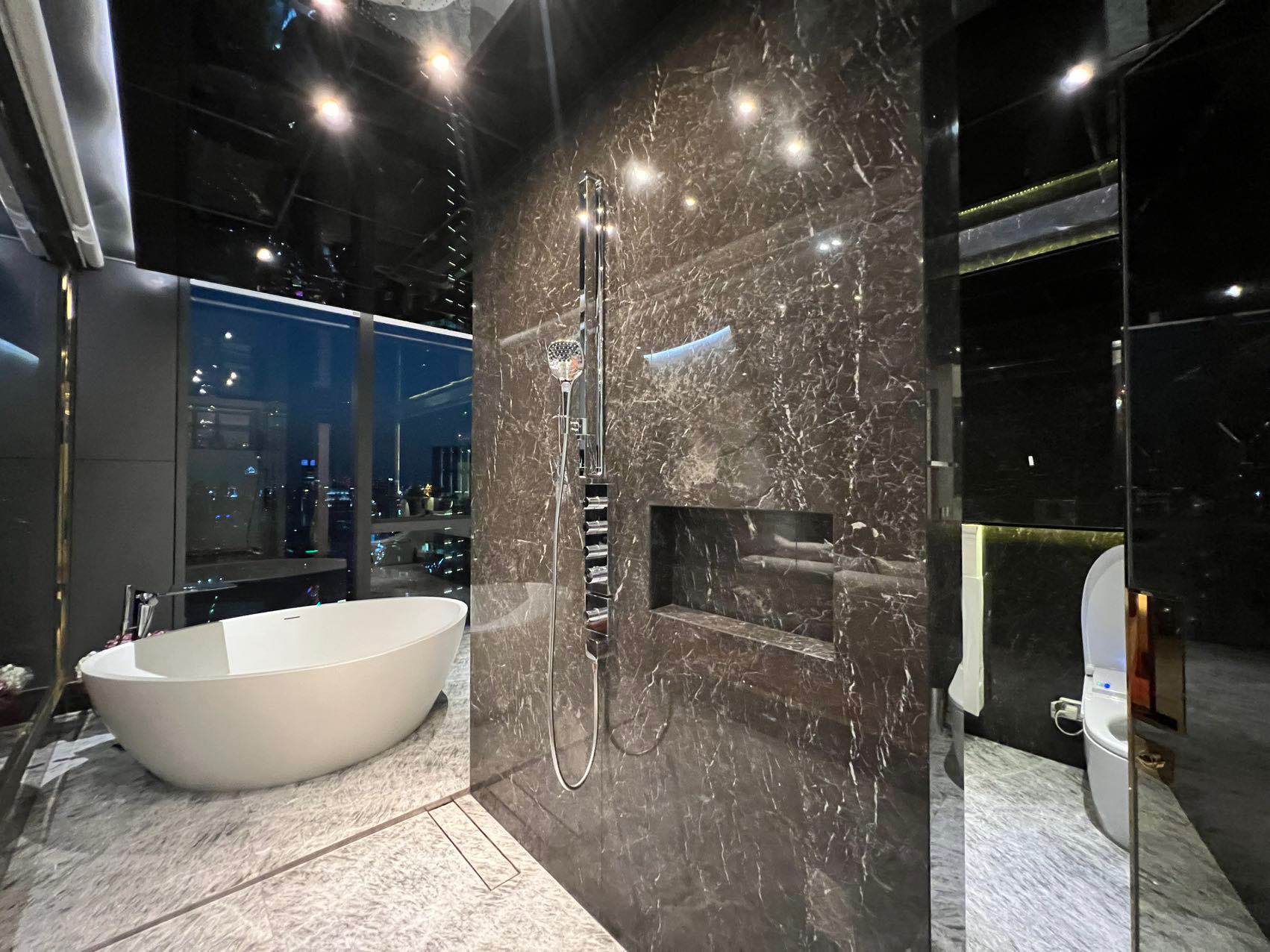 For RentCondoSukhumvit, Asoke, Thonglor : FOR ((RENT)) PRICE 700,000. - CONDO MARQUE SUKHUMVIT 39- 3 BEDS 4 BATHS, 45th, 297 SQ.M. ( Penthouse )