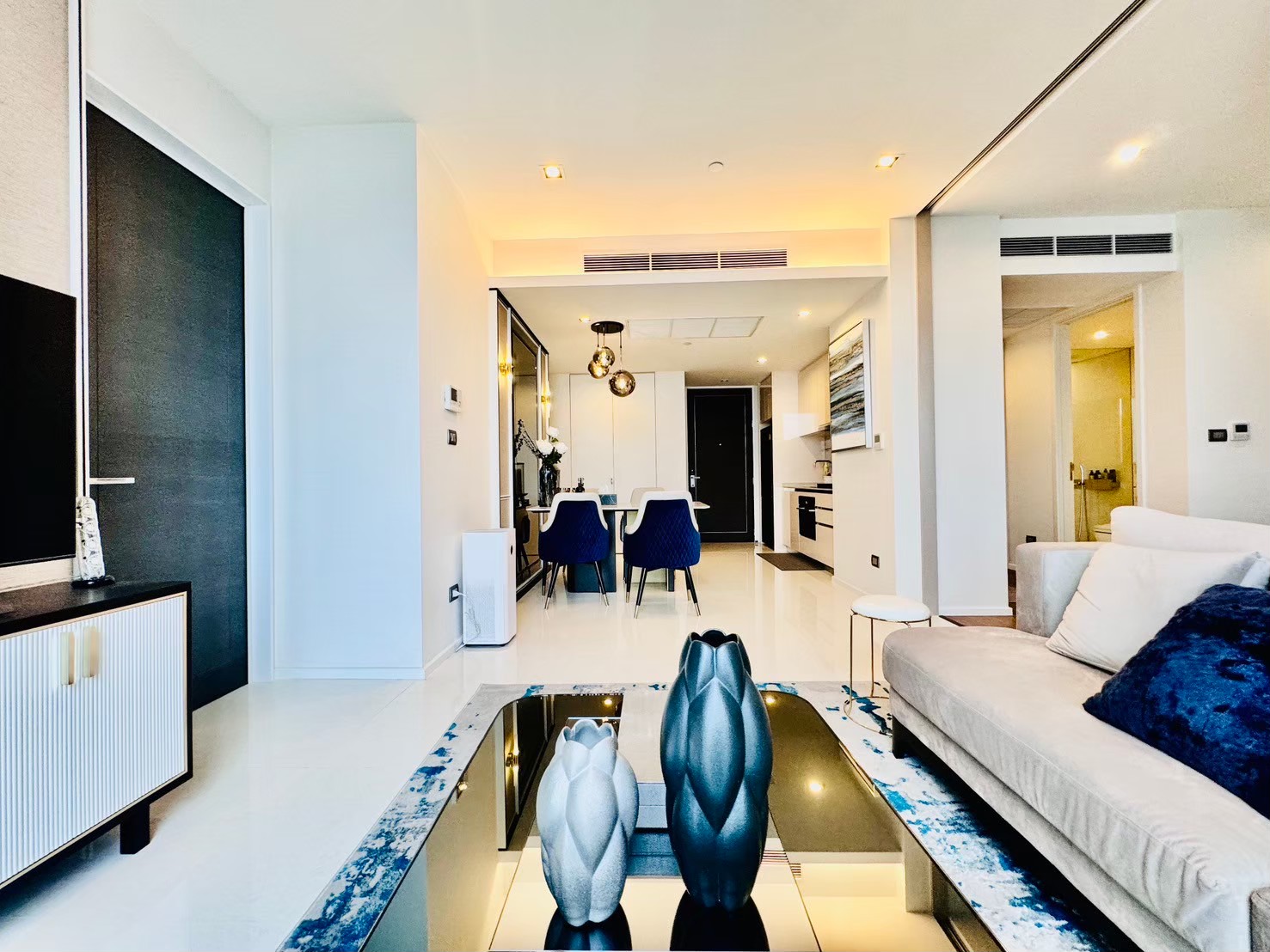 ขายคอนโดสาทร นราธิวาส : ขายด่วน ชั้นสูง ราคาดีที่สุด !! ขาย 15.9 MB. ชั้นสูง 40++ วิวสวย เดอะ แบงค็อคสาทร (The Bangkok Sathorn Sale, Rent ) เท่านั้น ห้องสวย ใหม่ ราคาดีม๊ากกห้องพร้อมเฟอร์นิเจอร์ แต่งหรู ลักชัวรี่ติด BTS ติดทางด่วน