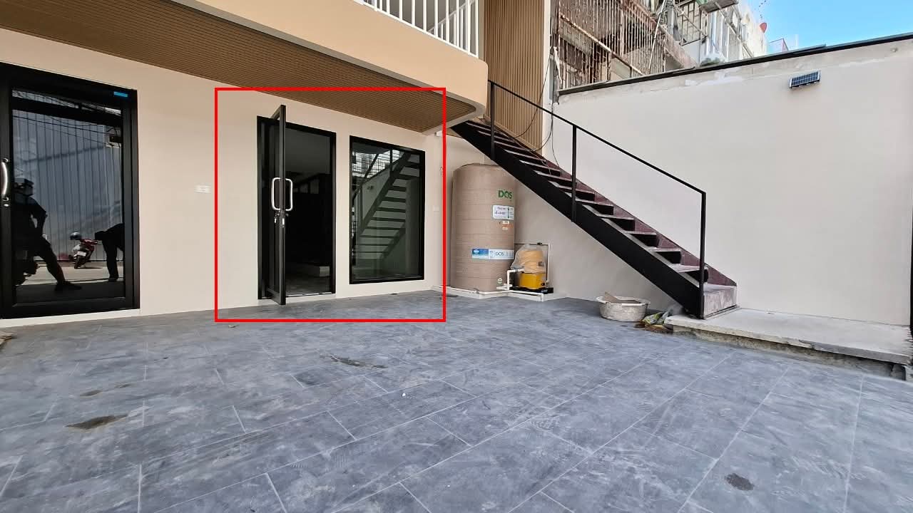 For RentRetail SpacePinklao, Charansanitwong : (Location) for rent, suitable for making offices, offices, offices or restaurants ((next to MRT Bang Or)) next to the way up-down Bang Or Station ===========================================================