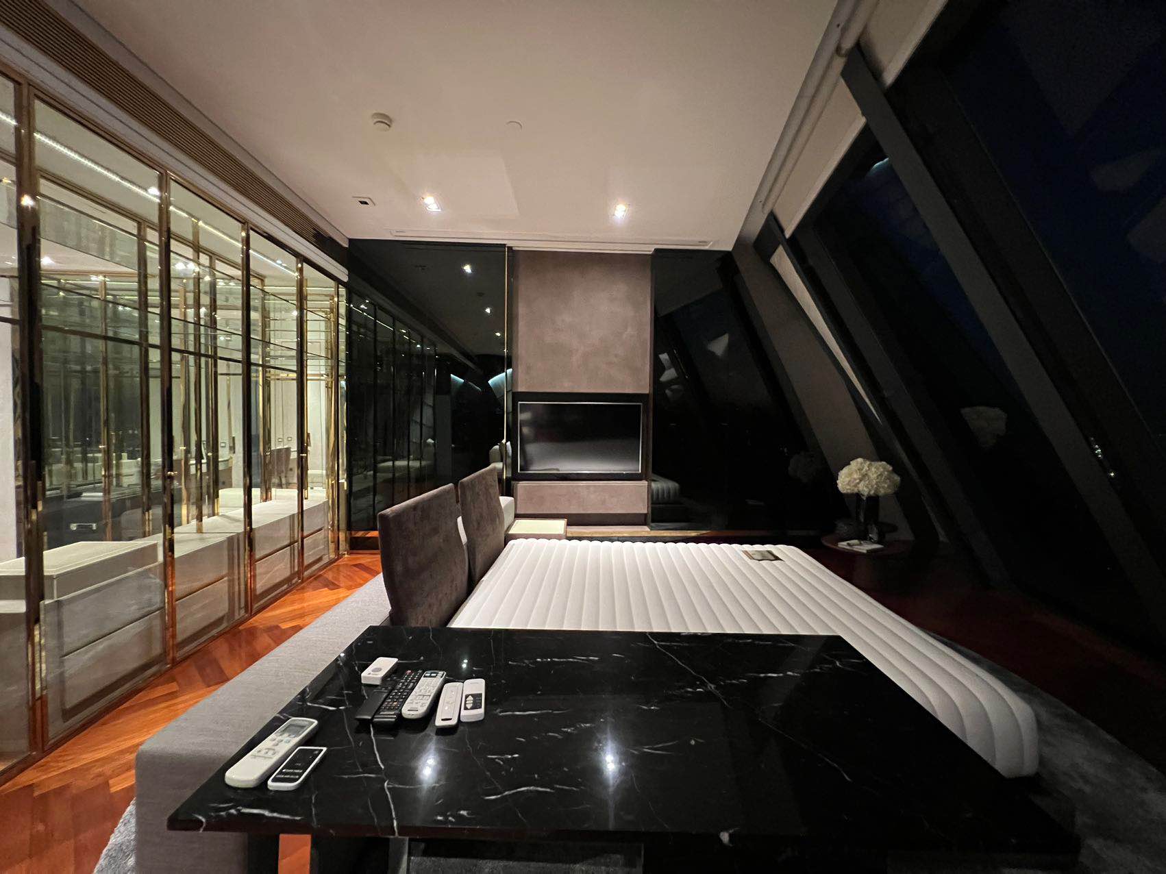 For RentCondoSukhumvit, Asoke, Thonglor : FOR ((RENT)) PRICE 700,000. - CONDO MARQUE SUKHUMVIT 39- 3 BEDS 4 BATHS, 45th, 297 SQ.M. ( Penthouse )