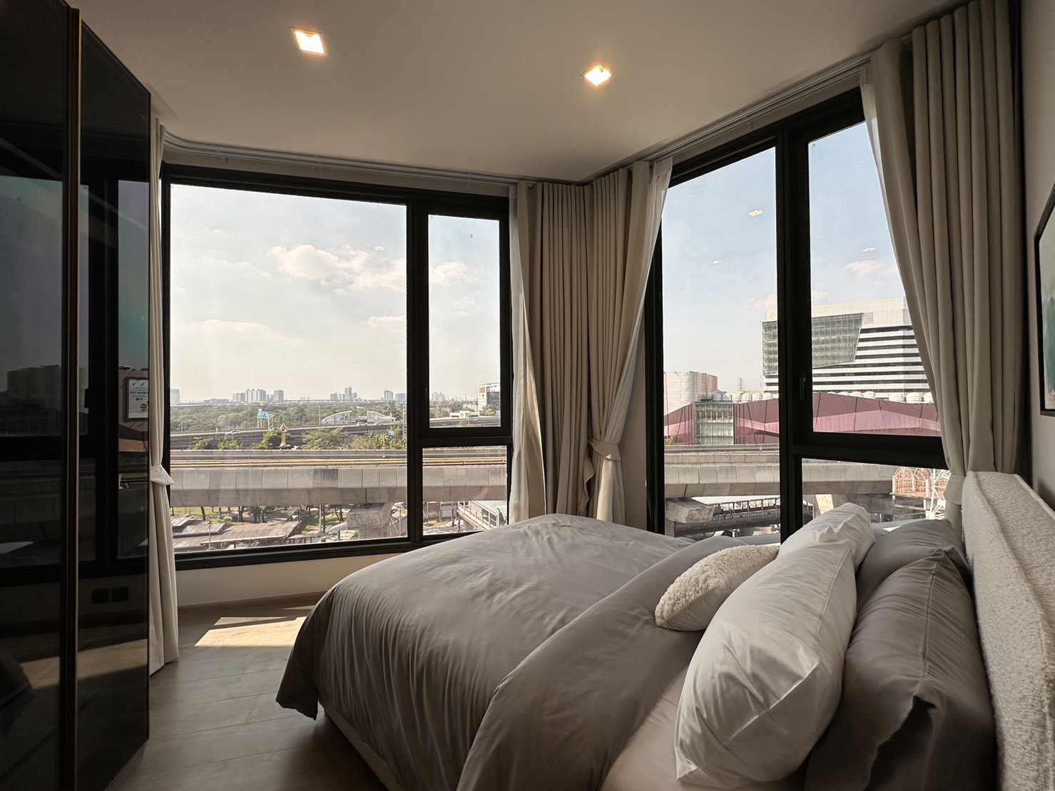 For RentCondoLadprao, Central Ladprao : Rent 2 bedrooms, size 50 square meters, complete decoration, ready to move in