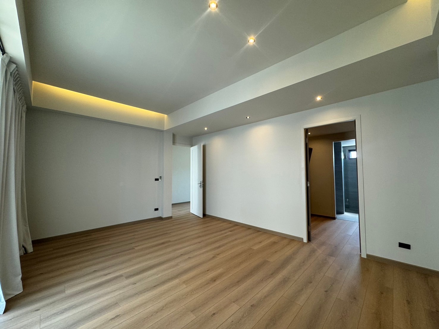 HouseSukhumvit, Asoke, Thonglor : Brand New House. Modern Luxury Design with Lift & Pool – Sukhumvit 全新别墅，现代奢华设计，带电梯和泳池，素坤逸。** NO CO-AGENT **