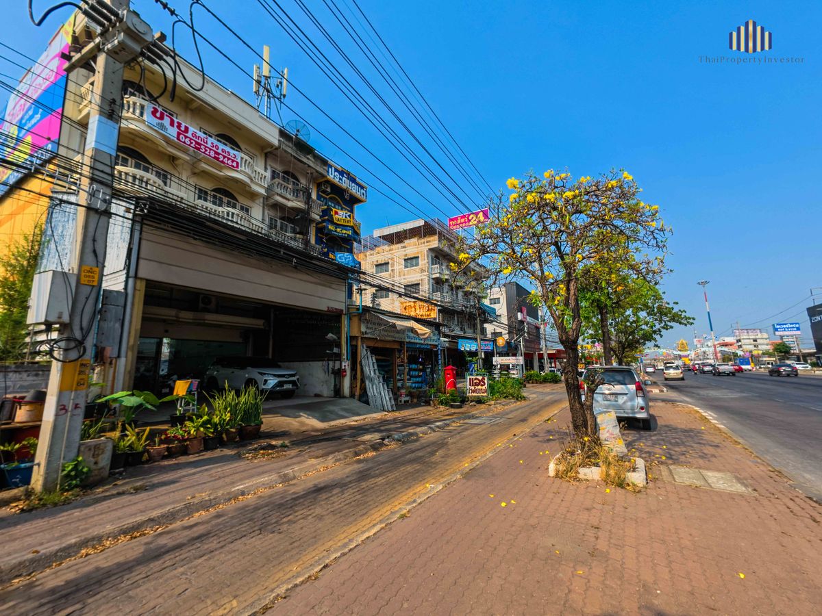 For SaleShop HouseMahachai Samut Sakhon : Profitable Business Opportunity!! Commercial Building for Sale: 4.5 Stories, 50 Sq.Wah, Main Road Frontage on Phetkasem 97/1, Om Noi, Phutthamonthon Sai 5