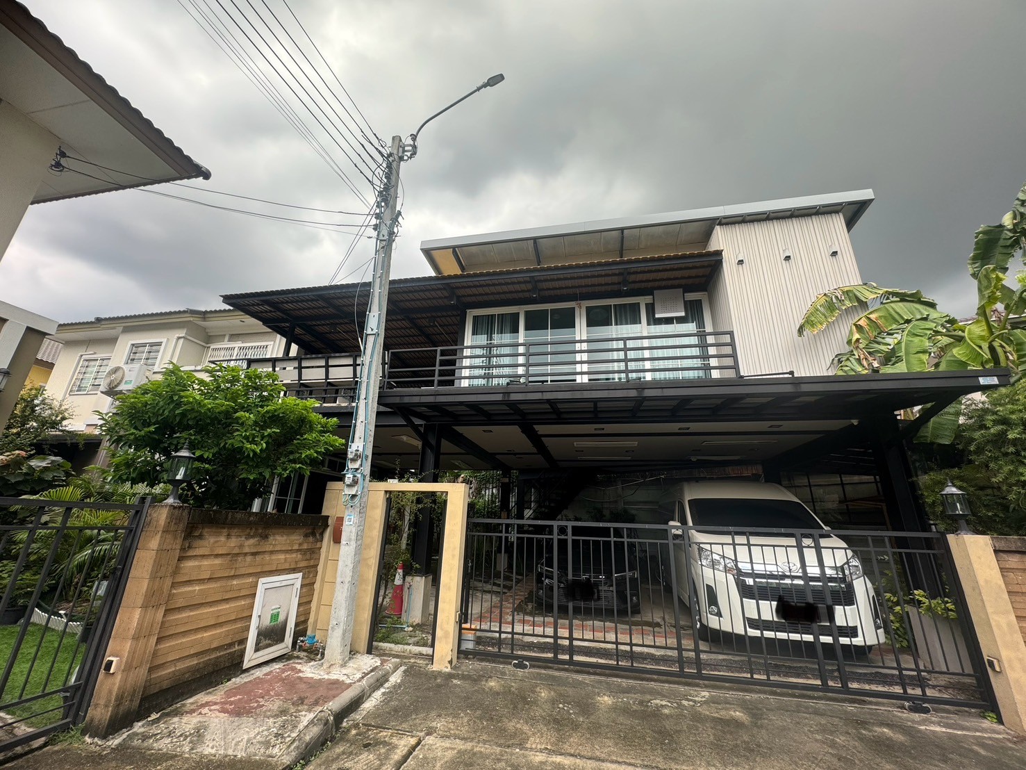ขายบ้านพัฒนาการ ศรีนครินทร์ : บ้านเดี่ยว 2 ชั้น 3 ห้องนอน หลังมุม  โครงการ : ภัสสร เพรสทีจ พัฒนาการ 38
