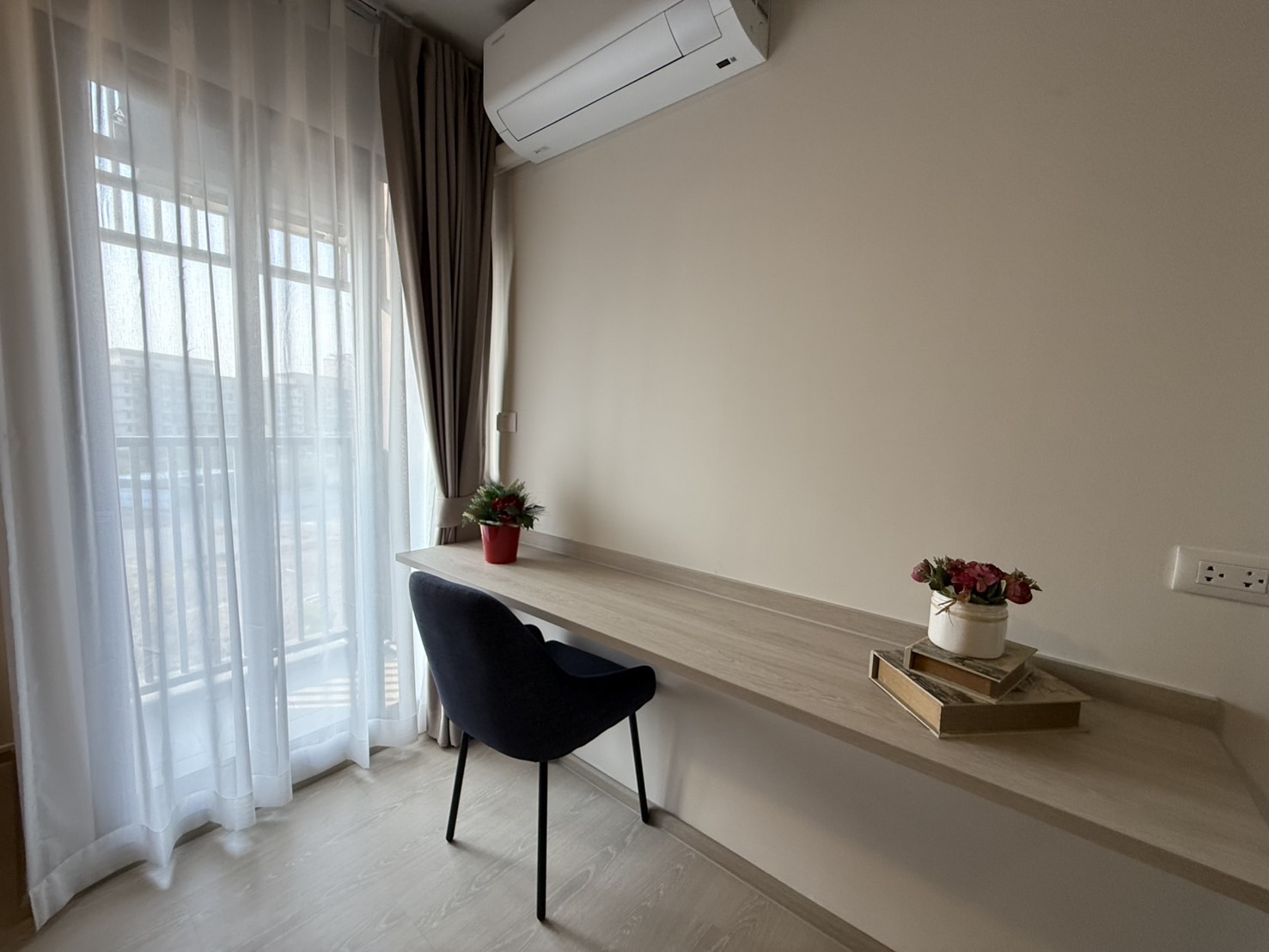 ให้เช่าคอนโดปทุมธานี รังสิต ธรรมศาสตร์ : 💥ดี คอนโด ชายน์ รังสิต ห้องใหญ่ให้เช่า 9,200 บาท ถูกที่สุดในตึก มีแค่ 3 ห้อง💥