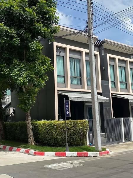 For RentTownhomeSamut Prakan,Samrong : RL-062 Rent a Townhome, Sukhumvit-Banna, 17 sq.w., near Mega Bangna, beautiful house, decorated with