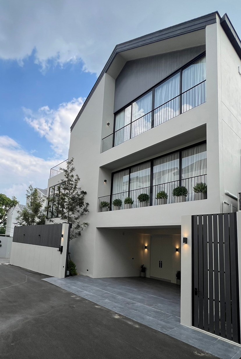 HouseSukhumvit, Asoke, Thonglor : Brand New House. Modern Luxury Design with Lift & Pool – Sukhumvit 全新别墅，现代奢华设计，带电梯和泳池，素坤逸。** NO CO-AGENT **