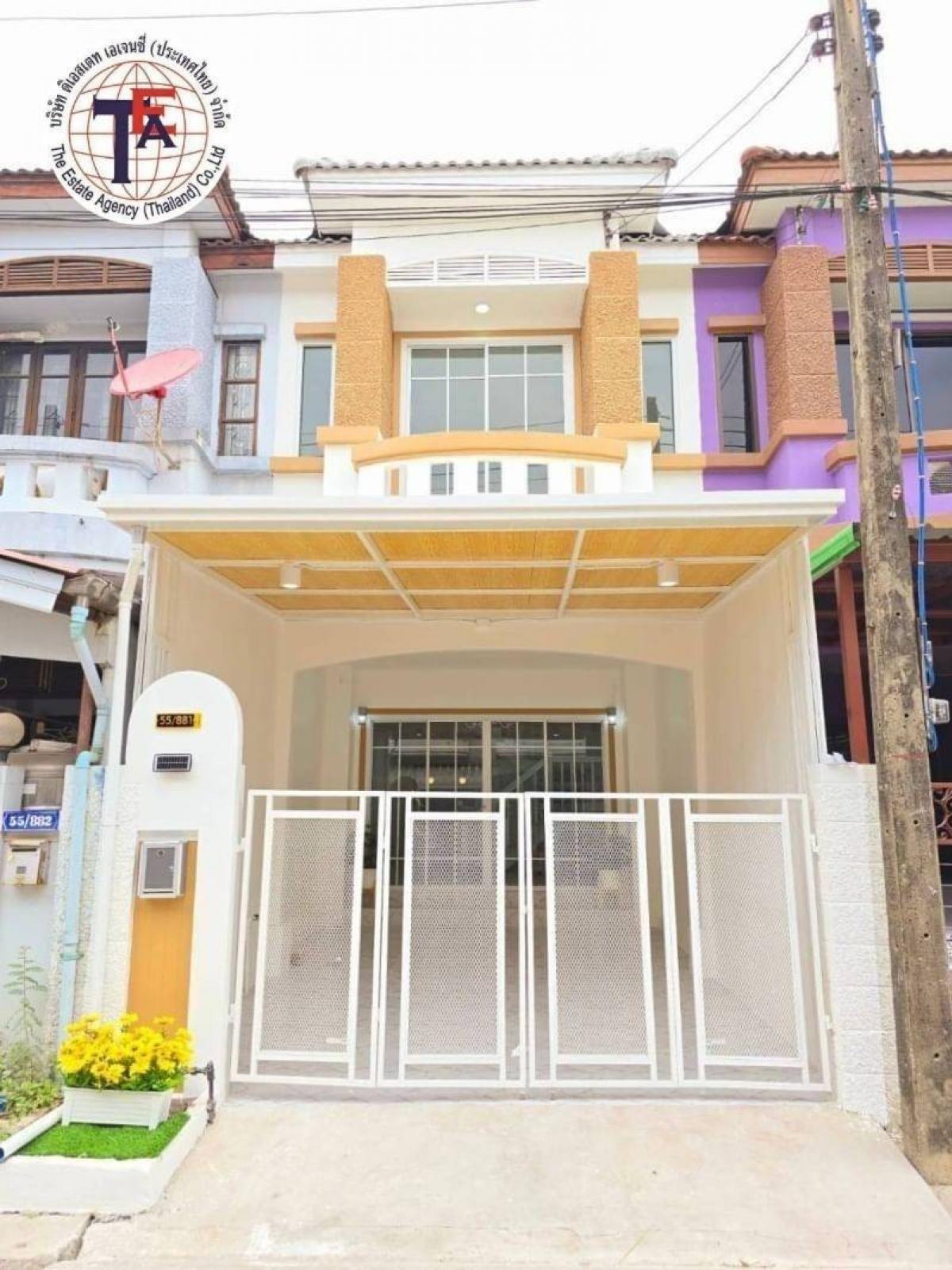 For SaleTownhomePathum Thani,Rangsit, Thammasat : 2 -story townhouse for sale, Parichat Village Land and House Project, Bang Khu, Mueang Pathum Temple, 345 Road