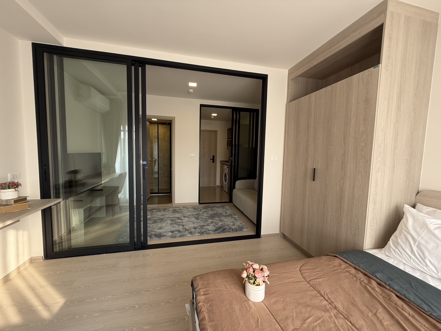 ให้เช่าคอนโดปทุมธานี รังสิต ธรรมศาสตร์ : 💥ดี คอนโด ชายน์ รังสิต ห้องใหญ่ให้เช่า 9,200 บาท ถูกที่สุดในตึก มีแค่ 3 ห้อง💥