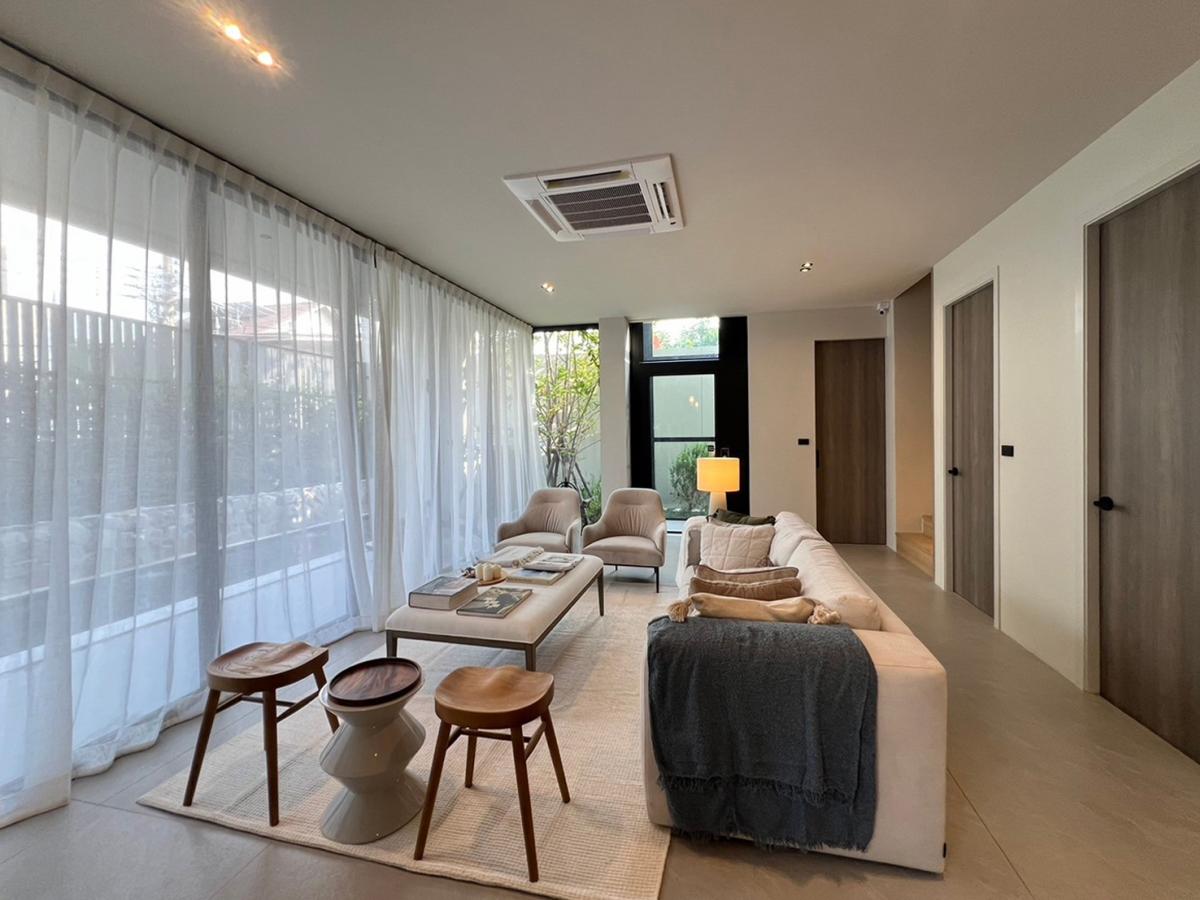 HouseSukhumvit, Asoke, Thonglor : Brand New House. Modern Luxury Design with Lift & Pool – Sukhumvit 全新别墅，现代奢华设计，带电梯和泳池，素坤逸。** NO CO-AGENT **