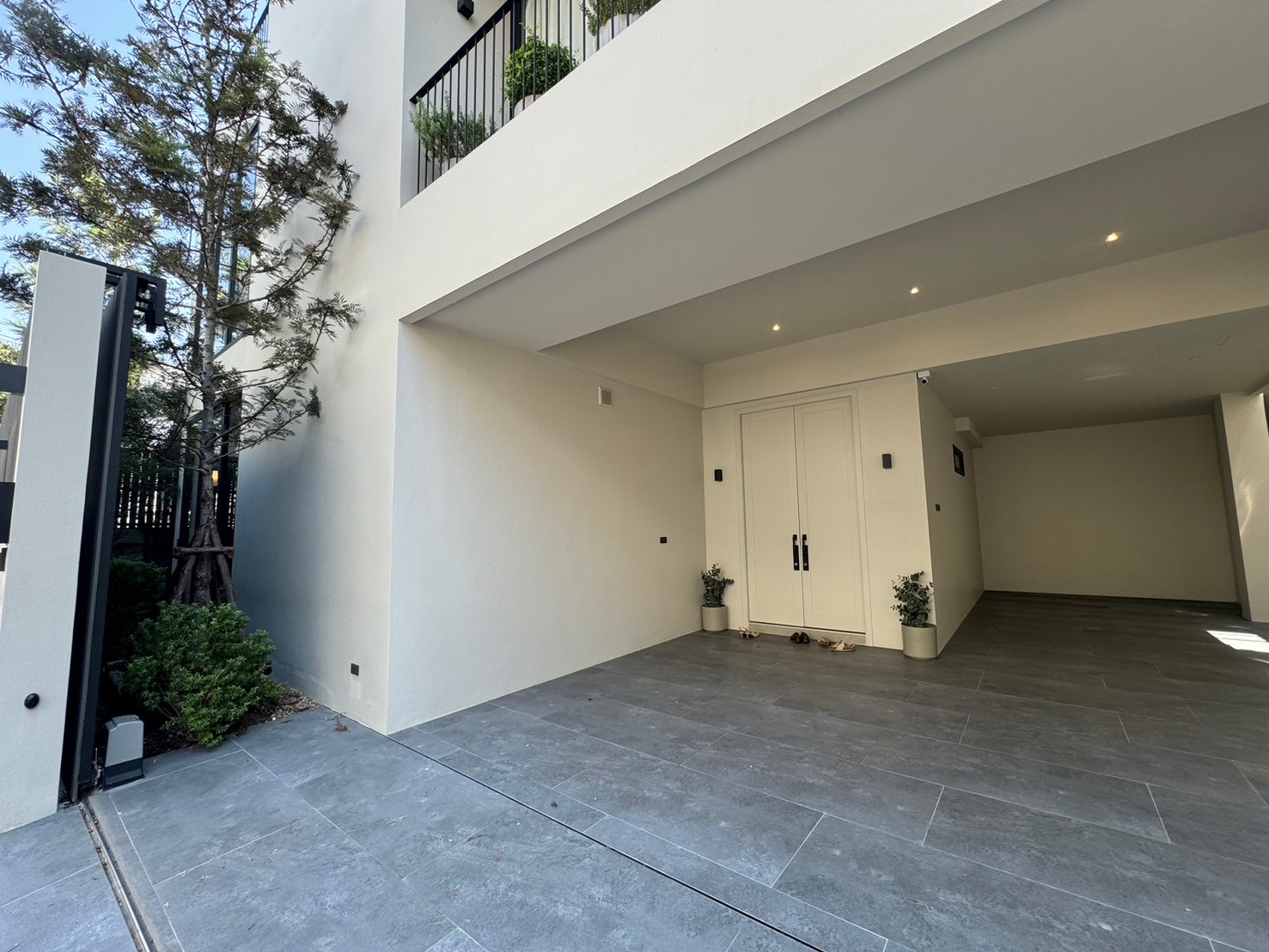 HouseSukhumvit, Asoke, Thonglor : Brand New House. Modern Luxury Design with Lift & Pool – Sukhumvit 全新别墅，现代奢华设计，带电梯和泳池，素坤逸。** NO CO-AGENT **