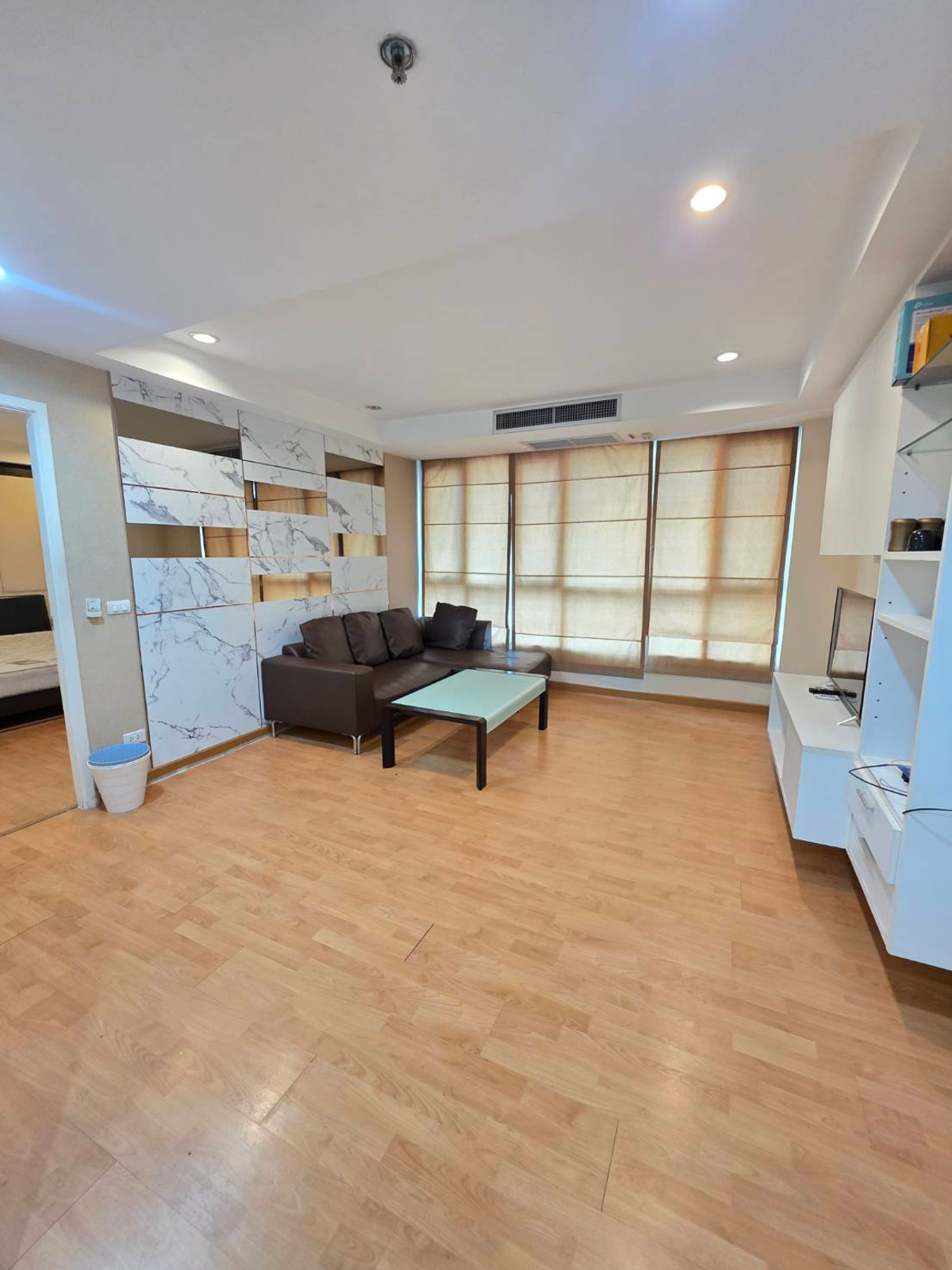 ให้เช่าคอนโดรามคำแหง หัวหมาก :  ใกล้ ม.เอเบค ใกล้สนามกีฬา ราชมังครา ห้องใหญ่ วิวดี