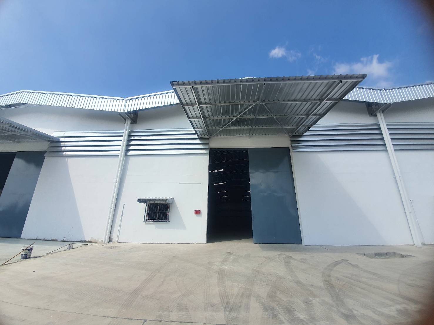 For RentWarehouseBang kae, Phetkasem : Factory warehouse for rent, usable area 525 sq m., near Big C Om Noi, good location, suitable for factory, stocking goods