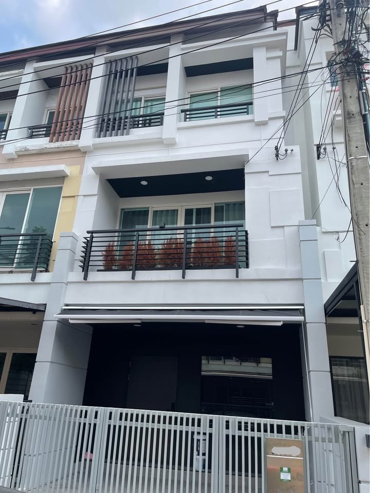 For RentTownhomeYothinpattana,CDC : Baan Klang Muang Urbanion Rama 9 - Ladprao