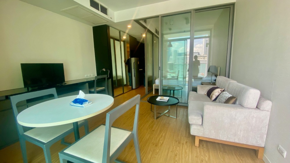 ขายคอนโดสีลม ศาลาแดง บางรัก : ✨Flash Deal✨ Siamese Surawong (1Bed 1Bath 35 SQM.) ห้องสวยราคาดี!! เพียง 4,900,000 บาท Tel.0981315848 @propmatch