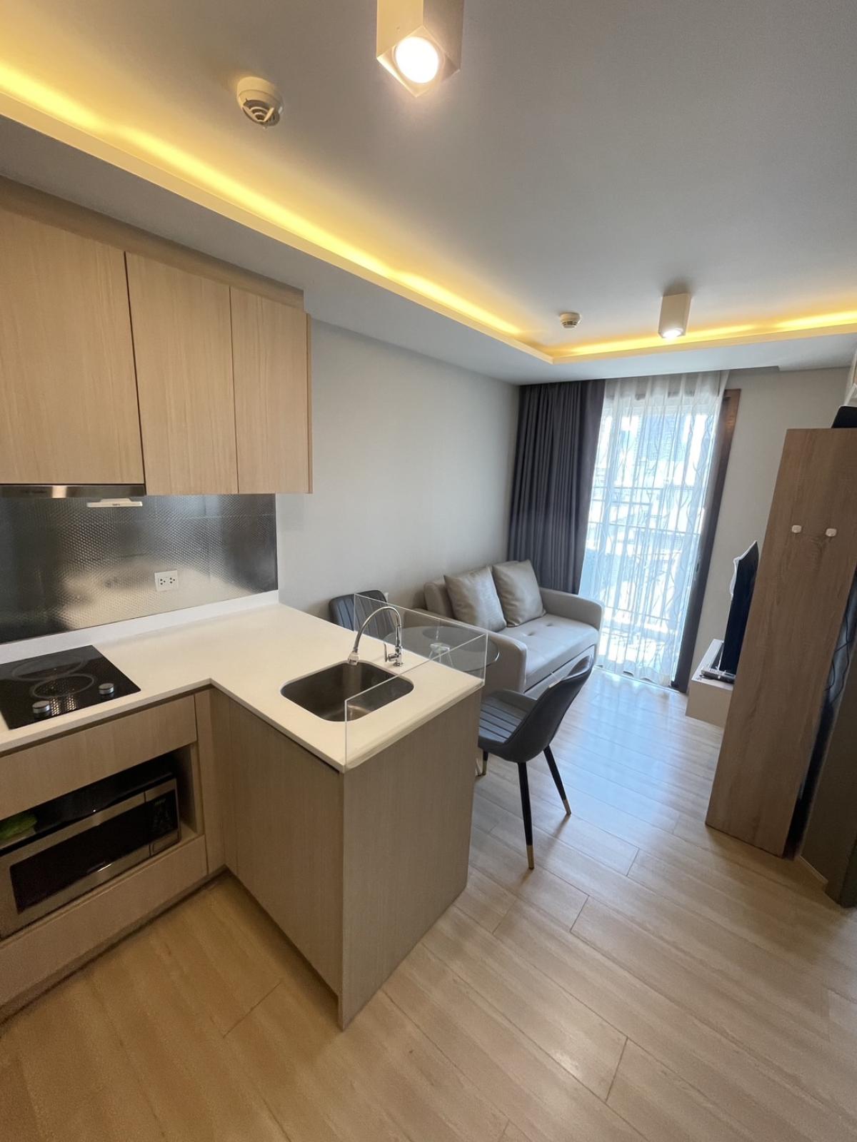 For RentCondoRatchathewi,Phayathai : Maestro 12, 1 bed, 20000 per month