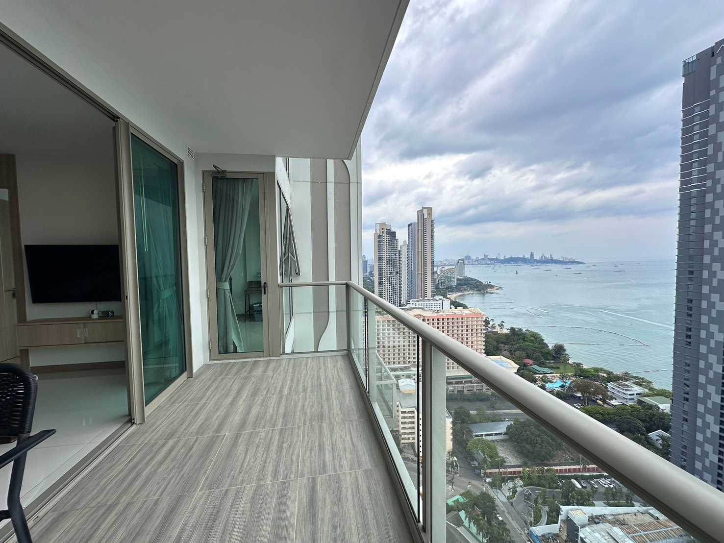 ขายคอนโดพัทยา บางแสน ชลบุรี สัตหีบ : 🏖️✨ The Riviera Wongamat For Sale– 2 Bedroom Luxury Seaview Condo! ✨| 19.9 MB | 84 Sqm.🏖️