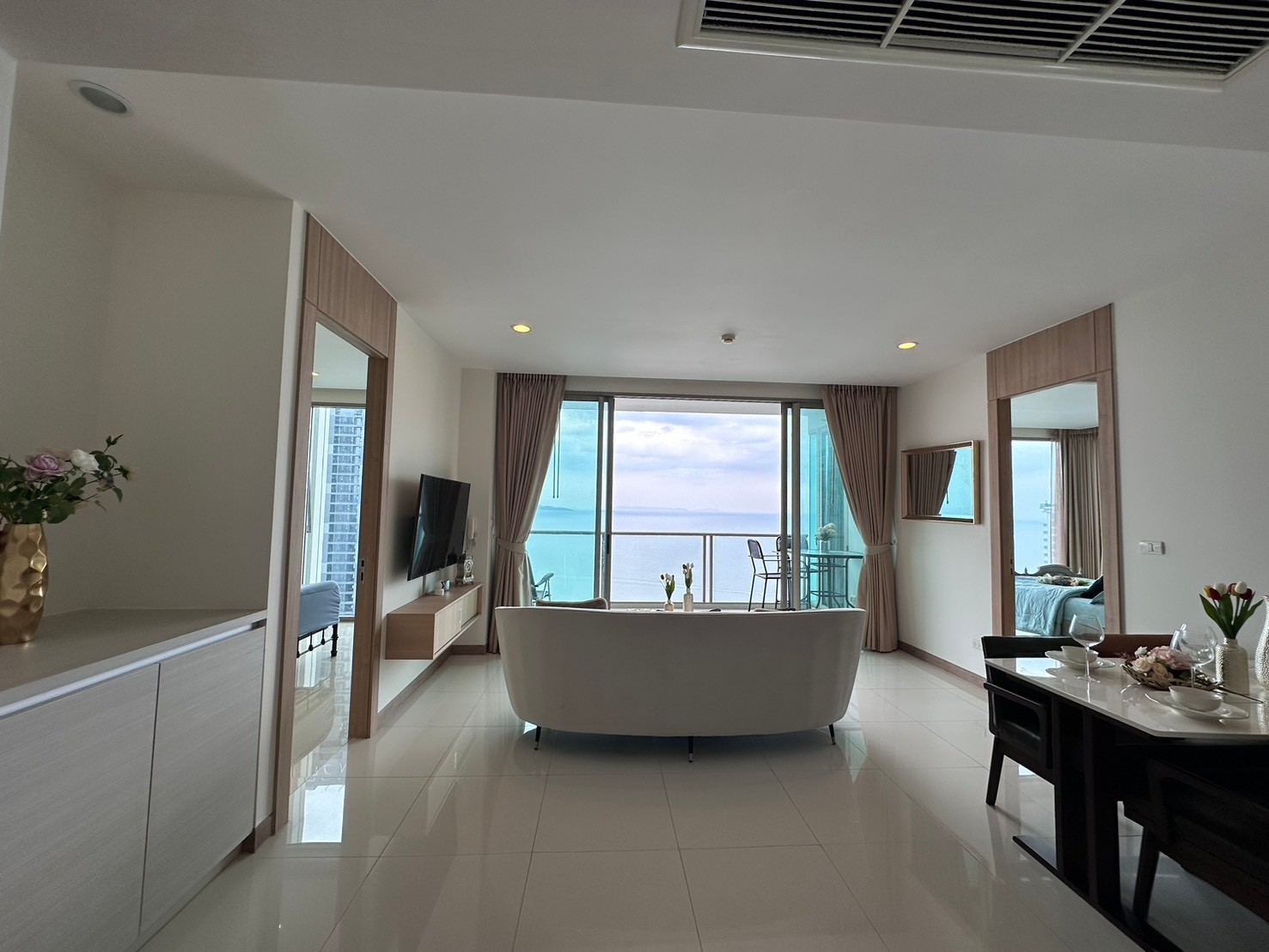 ขายคอนโดพัทยา บางแสน ชลบุรี สัตหีบ : 🏖️✨ The Riviera Wongamat For Sale– 2 Bedroom Luxury Seaview Condo! ✨| 19.9 MB | 84 Sqm.🏖️