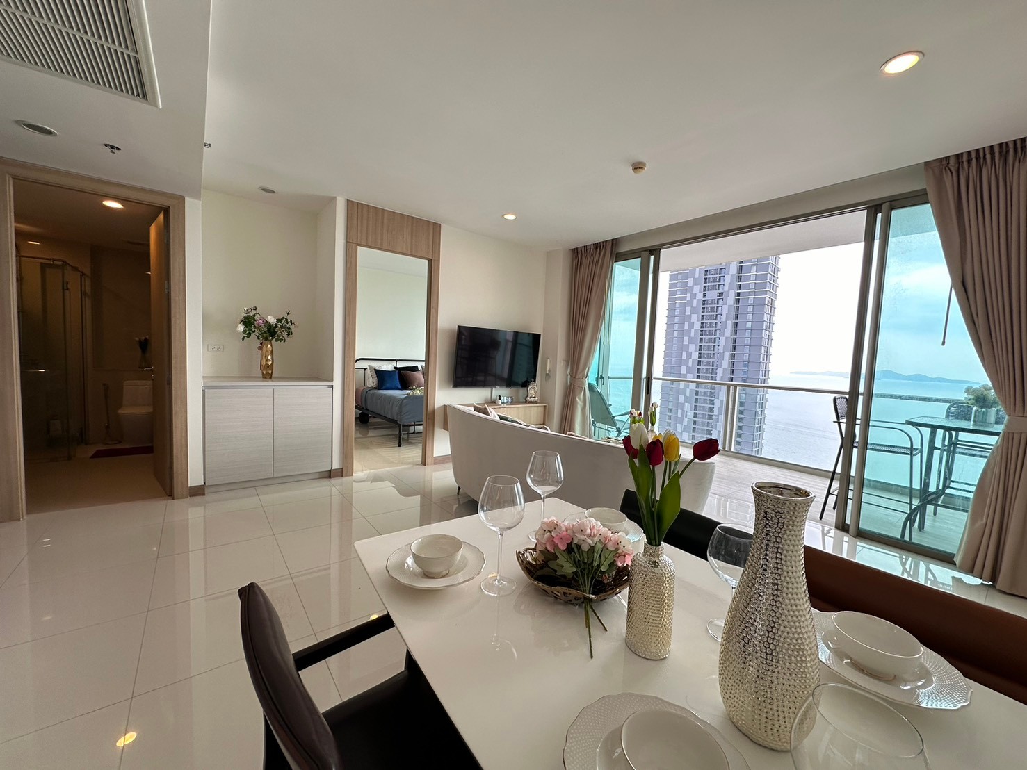 ขายคอนโดพัทยา บางแสน ชลบุรี สัตหีบ : 🏖️✨ The Riviera Wongamat For Sale– 2 Bedroom Luxury Seaview Condo! ✨| 19.9 MB | 84 Sqm.🏖️
