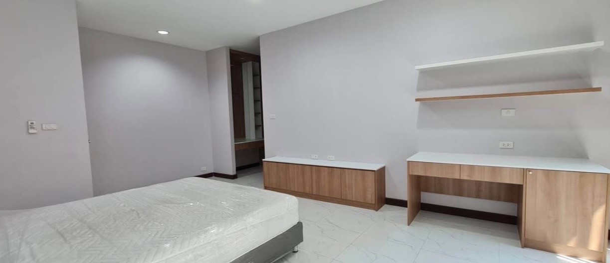 For RentHome OfficeOnnut, Udomsuk : Rental home office, studio, house rental, Soi Pridi Phanomyong, Sukhumvit 71, Phra Khanong, near Ekkamai Sukhumvit 63 and development, Onnut