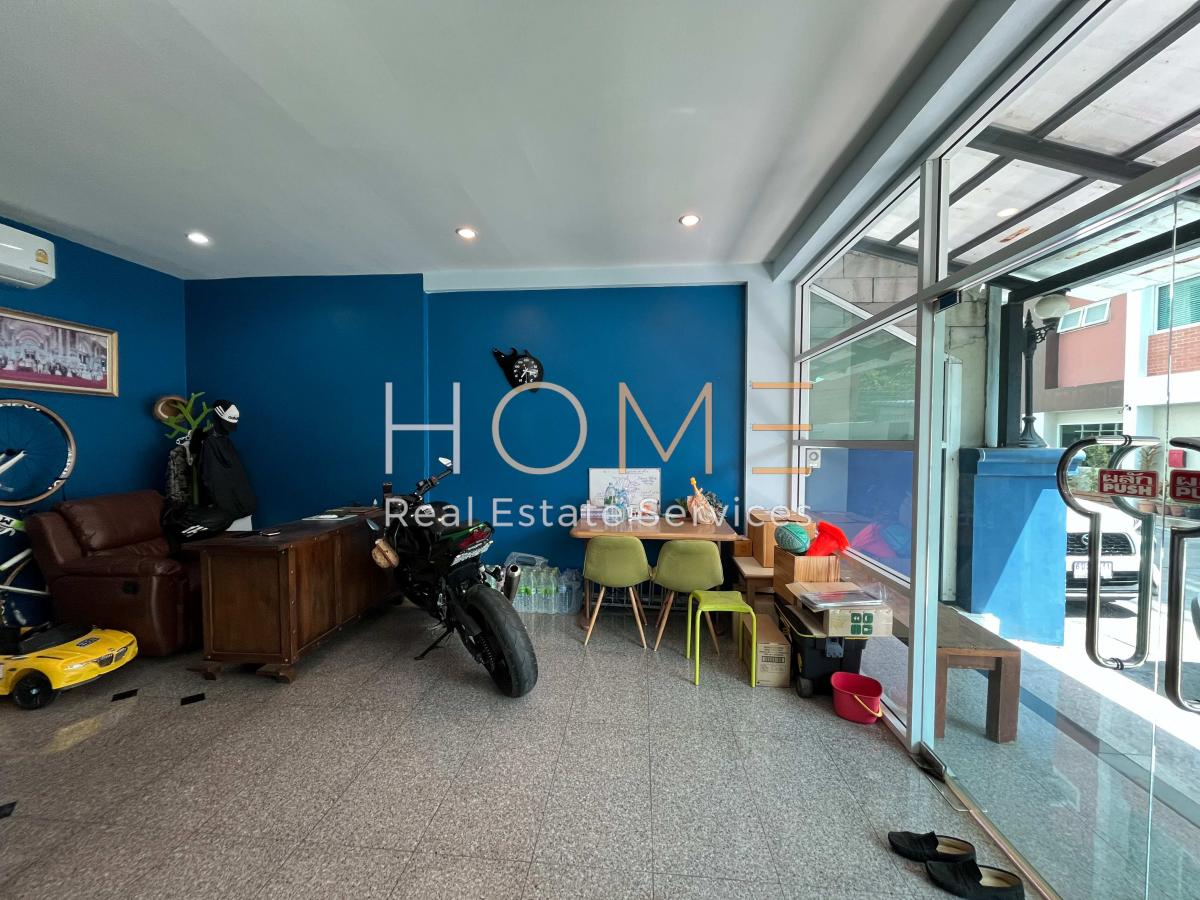 ขายโฮมออฟฟิศเลียบทางด่วนรามอินทรา : ติดถนนเลียบด่วน เดินขึ้นรถไฟฟ้าได้เลย 🏡 โฮมออฟฟิศ ประดิษฐ์มนูธรรม ซอย 9 / 4 ห้องนอน (ขาย), Home office Praditmanutham Soi 9 / 4 Bedrooms (FOR SALE) TPM173