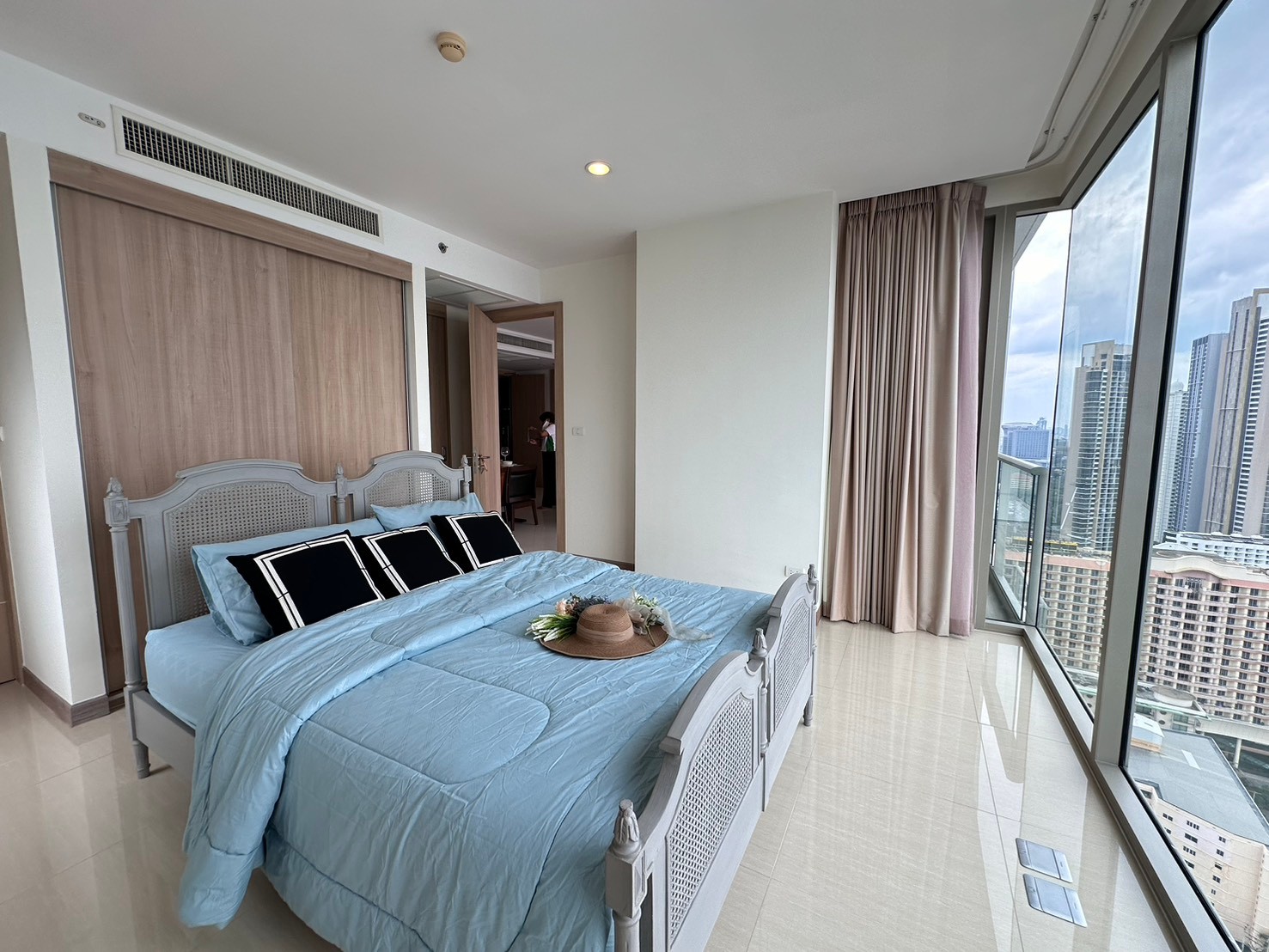 ขายคอนโดพัทยา บางแสน ชลบุรี สัตหีบ : 🏖️✨ The Riviera Wongamat For Sale– 2 Bedroom Luxury Seaview Condo! ✨| 19.9 MB | 84 Sqm.🏖️