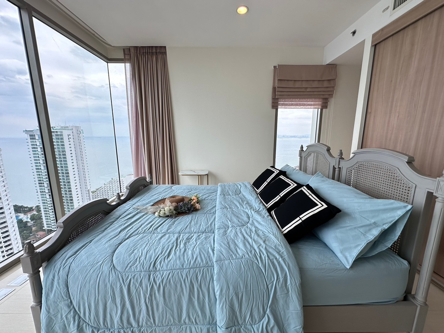 ขายคอนโดพัทยา บางแสน ชลบุรี สัตหีบ : 🏖️✨ The Riviera Wongamat For Sale– 2 Bedroom Luxury Seaview Condo! ✨| 19.9 MB | 84 Sqm.🏖️