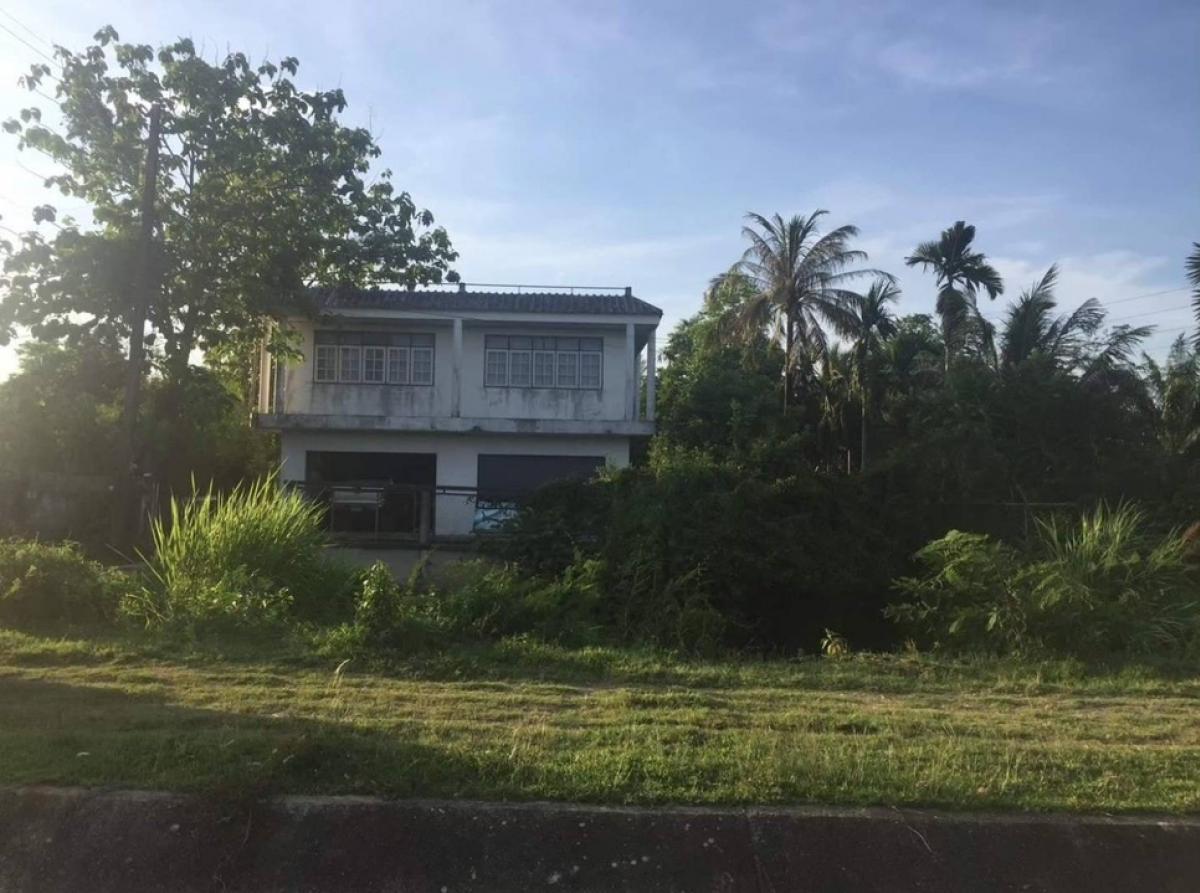 For SaleLandNakhon Si Thammarat : Request land, Muang District, Nakhon Si Thammarat Province, 3 rai 3 ngan with buildings, call 0626914595