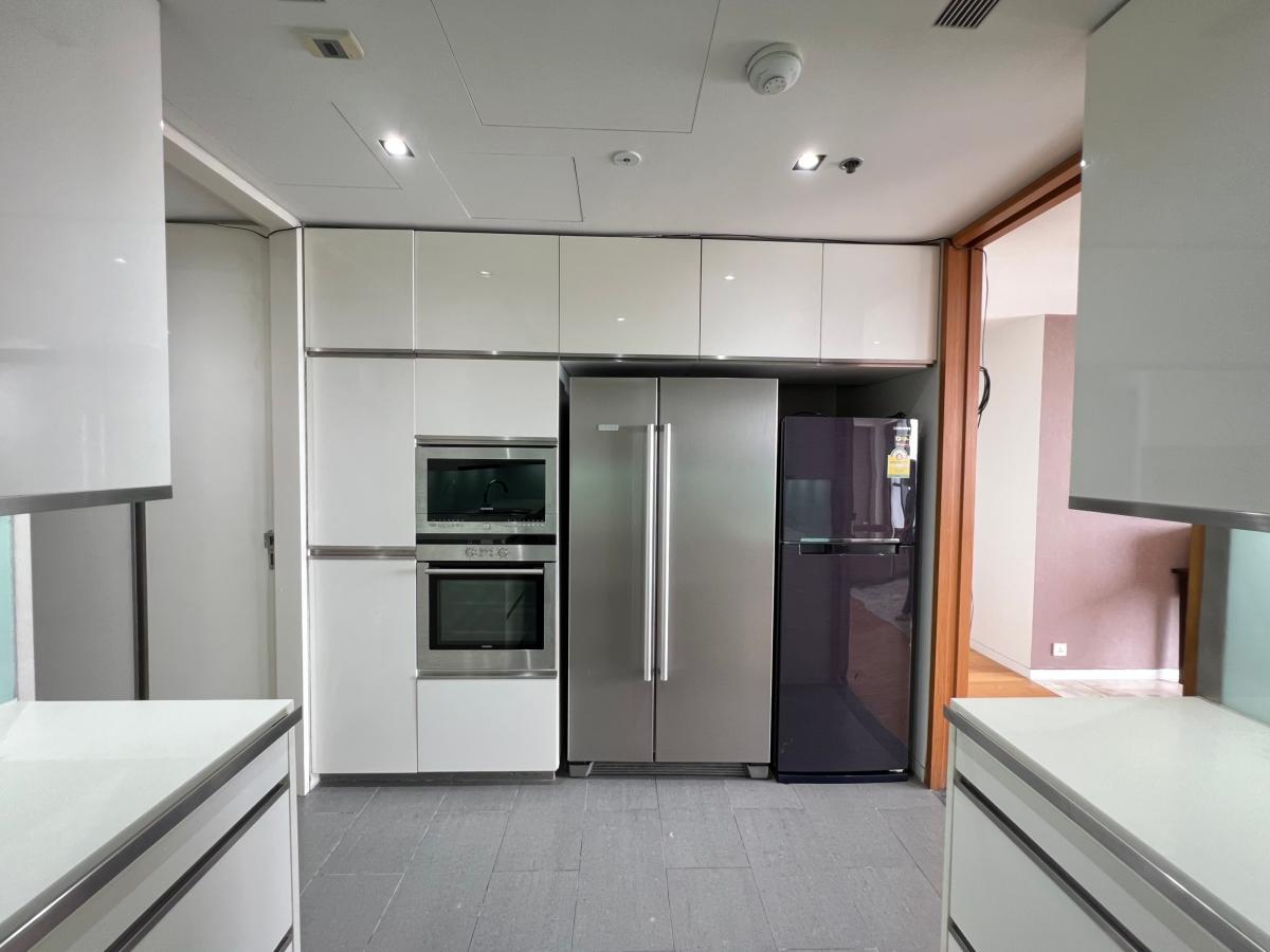 For RentCondoSathorn, Narathiwat : • 𝐑𝐄𝐍𝐓 • 𝐓𝐡𝐞 𝐌𝐞𝐭 • 𝟑 𝐁𝐞𝐝  • 𝟏𝟗𝟒 𝐒𝐪𝐦. • 𝟏𝟎𝟎𝟎𝟎𝟎 •  𝐍𝐨 𝐛𝐥𝐨𝐜𝐤 𝐯𝐢𝐞𝐰  𝐋𝐢𝐧𝐞 𝐈𝐃 : 𝐕𝐚𝐬𝐬𝐢𝐥𝐲