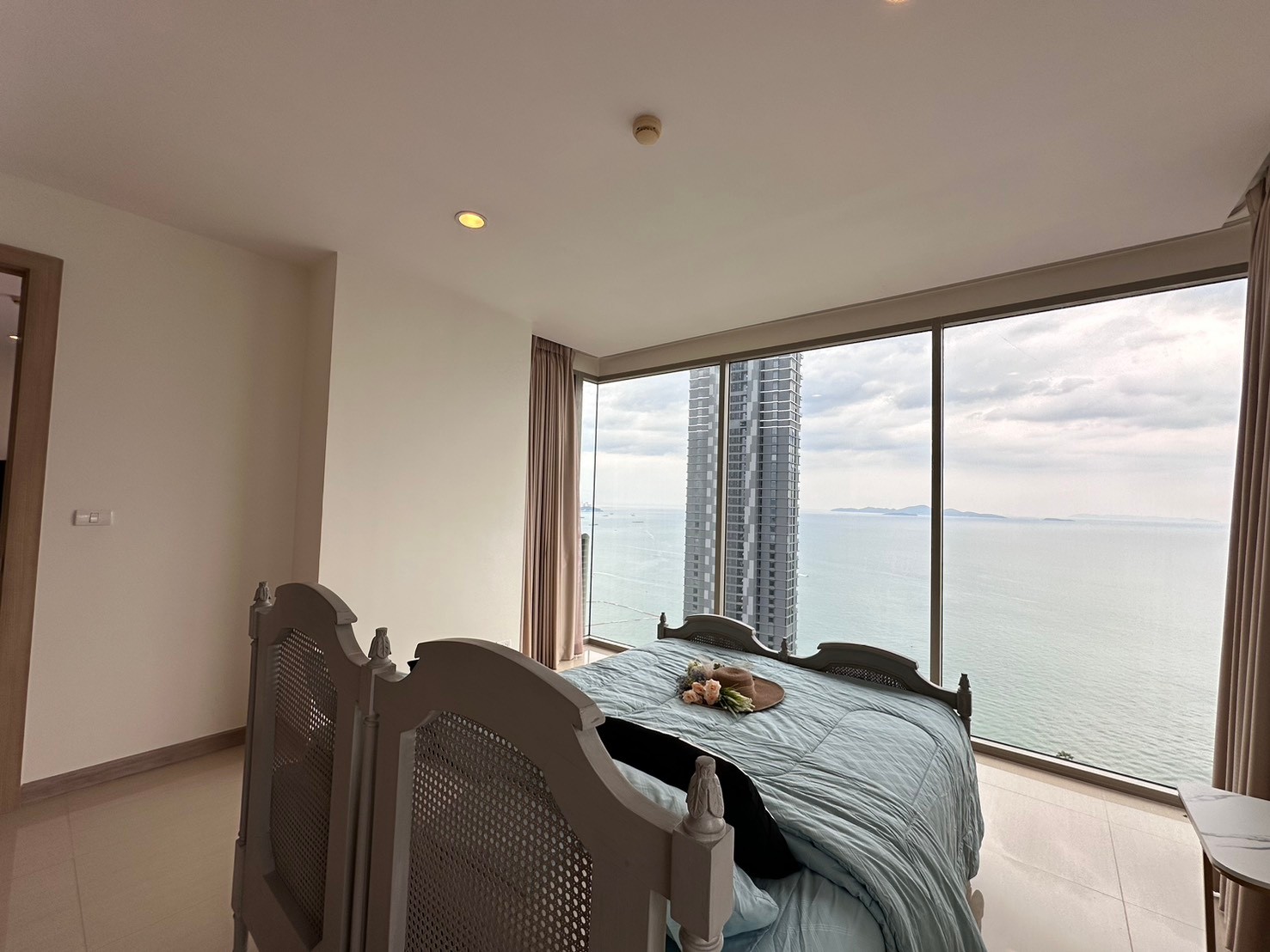 ขายคอนโดพัทยา บางแสน ชลบุรี สัตหีบ : 🏖️✨ The Riviera Wongamat For Sale– 2 Bedroom Luxury Seaview Condo! ✨| 19.9 MB | 84 Sqm.🏖️