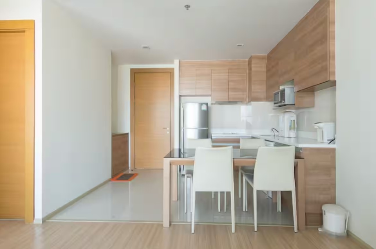 For RentCondoRatchadapisek, Huaikwang, Suttisan : Urgent rent !! Ritum Ratchada-Huai Khwang 2 bedrooms, 1 bathroom, 55 sqm. 35,000 baht.