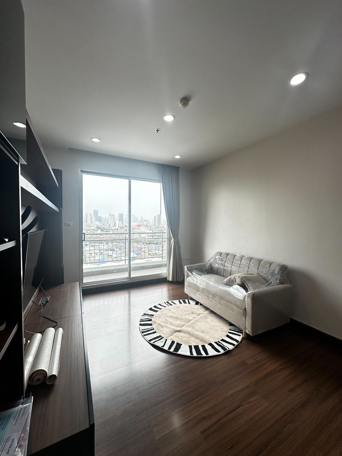 For RentCondoSathorn, Narathiwat : For rent 💥 Condo near Sarathorn 💥 Supalai Light Condo Sathorn-Charoenrat near BTS Surasak and Terminal 21 Rental price *** Price 16,500 baht/month *** SPL53S9FB1BNB