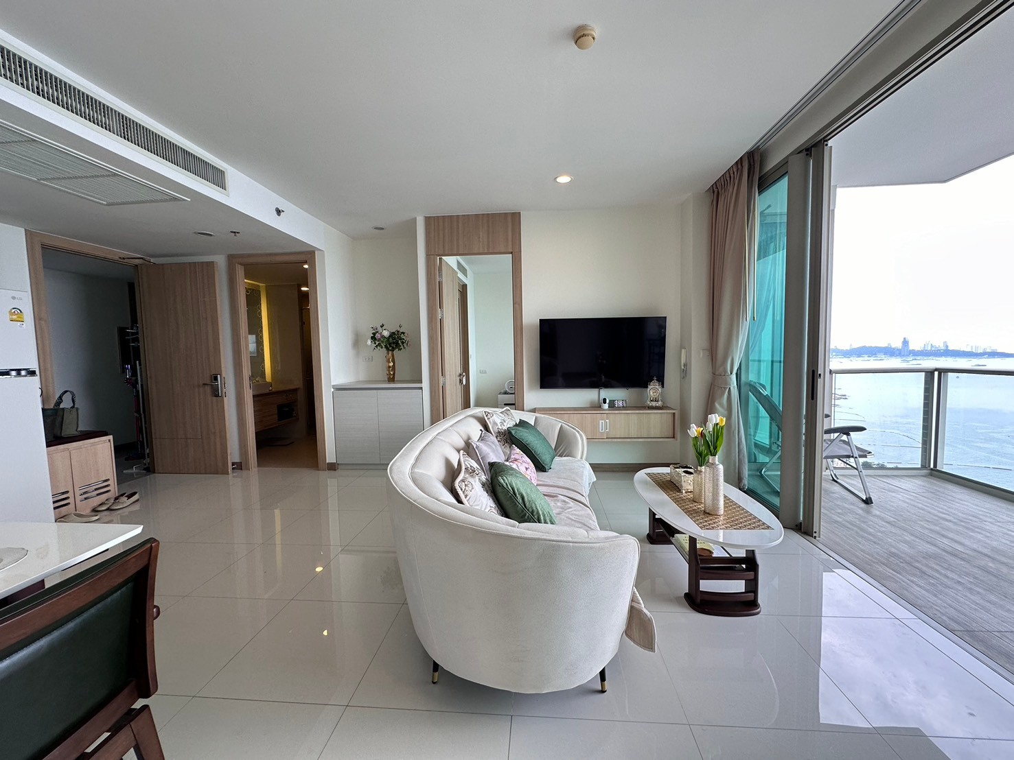 ขายคอนโดพัทยา บางแสน ชลบุรี สัตหีบ : 🏖️✨ The Riviera Wongamat For Sale– 2 Bedroom Luxury Seaview Condo! ✨| 19.9 MB | 84 Sqm.🏖️