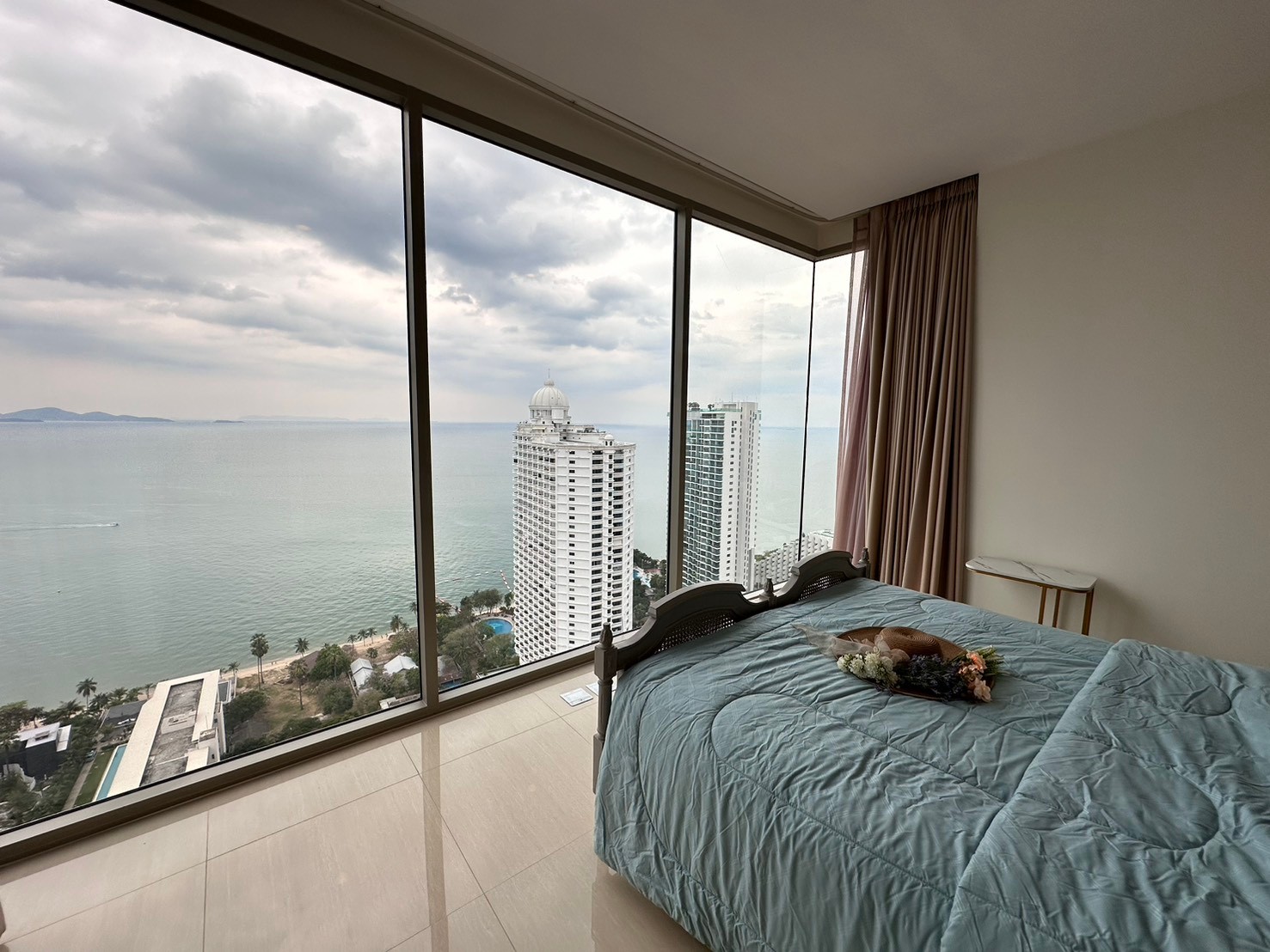ขายคอนโดพัทยา บางแสน ชลบุรี สัตหีบ : 🏖️✨ The Riviera Wongamat For Sale– 2 Bedroom Luxury Seaview Condo! ✨| 19.9 MB | 84 Sqm.🏖️