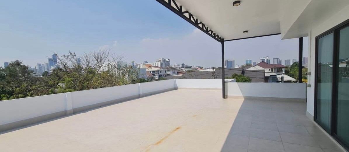 For RentHome OfficeOnnut, Udomsuk : Rental home office, studio, house rental, Soi Pridi Phanomyong, Sukhumvit 71, Phra Khanong, near Ekkamai Sukhumvit 63 and development, Onnut